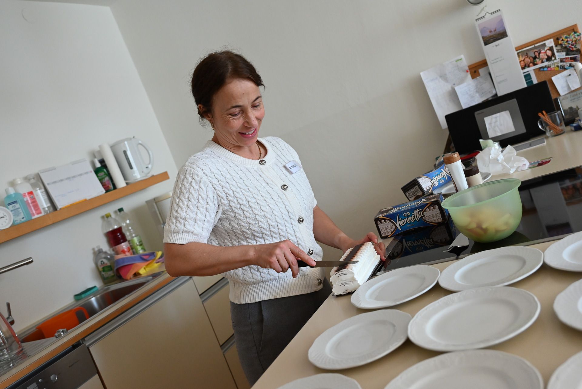 Jeden Nachmittag gibt es Kaffee und Kuchen. Anlässlich des Geburtstages von Josef gab es für alle ein Eis. 