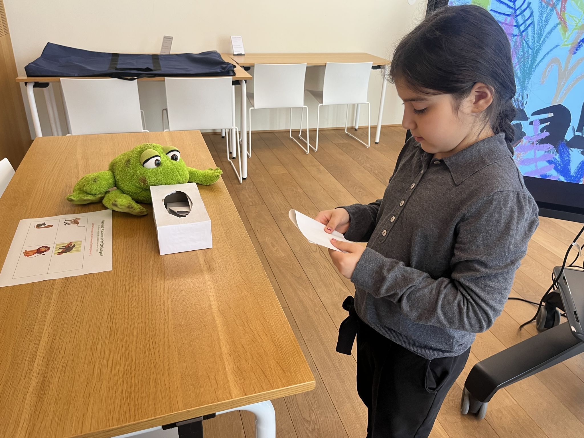 Mit viel Neugier tauchten die Kinder in die Welt der Demokratie ein.