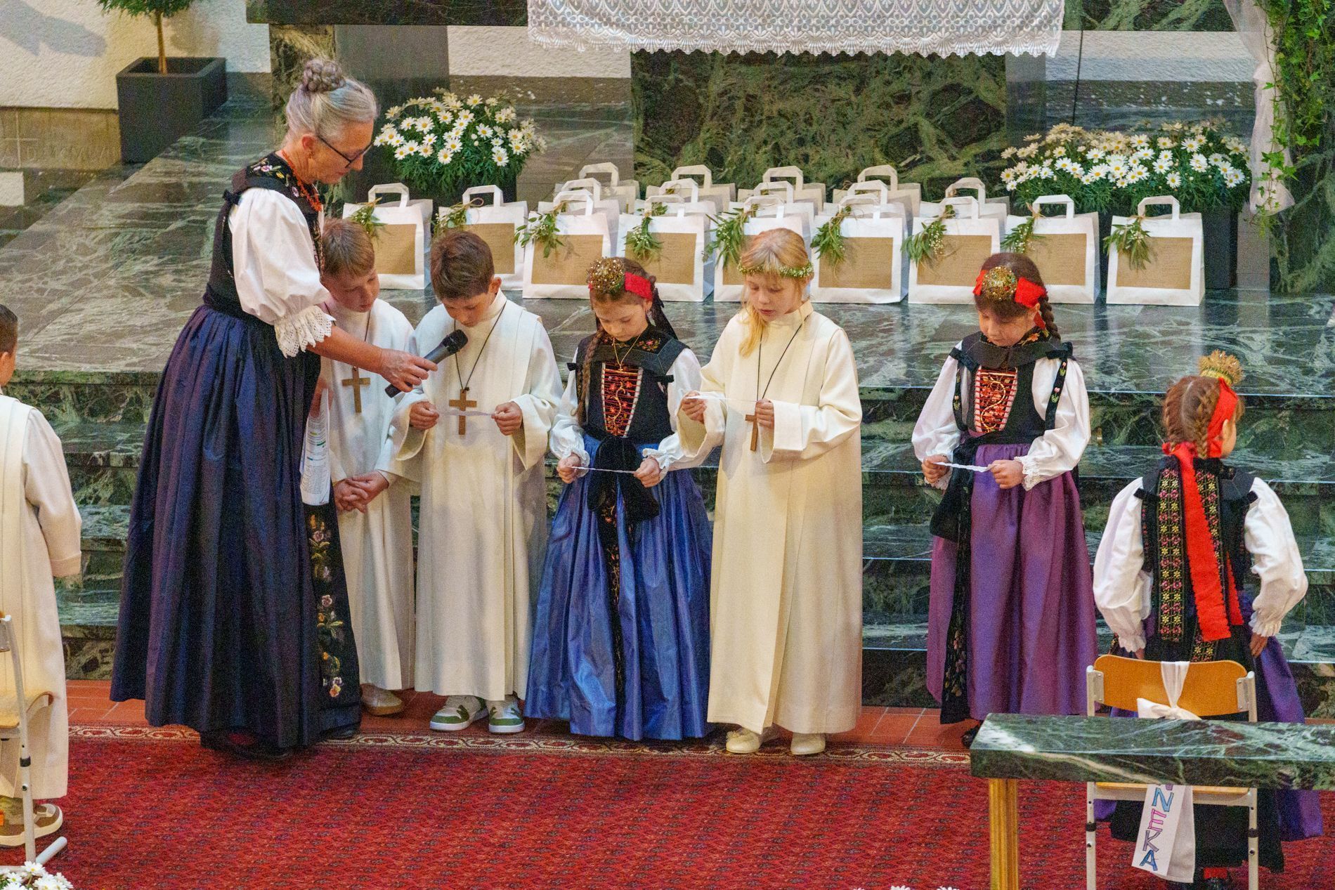 Alle Kinder waren in der Messgestaltung eingebunden.