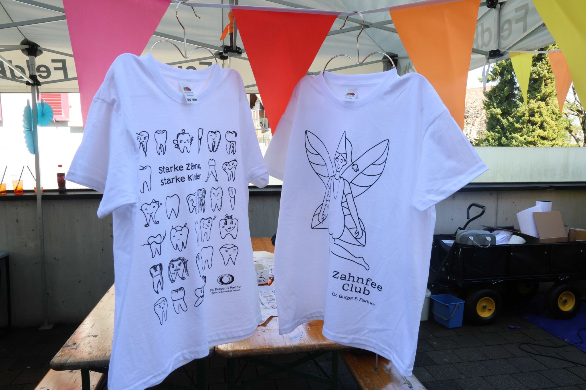 T-Shirts zum Ausmalen und Mitnehmen.