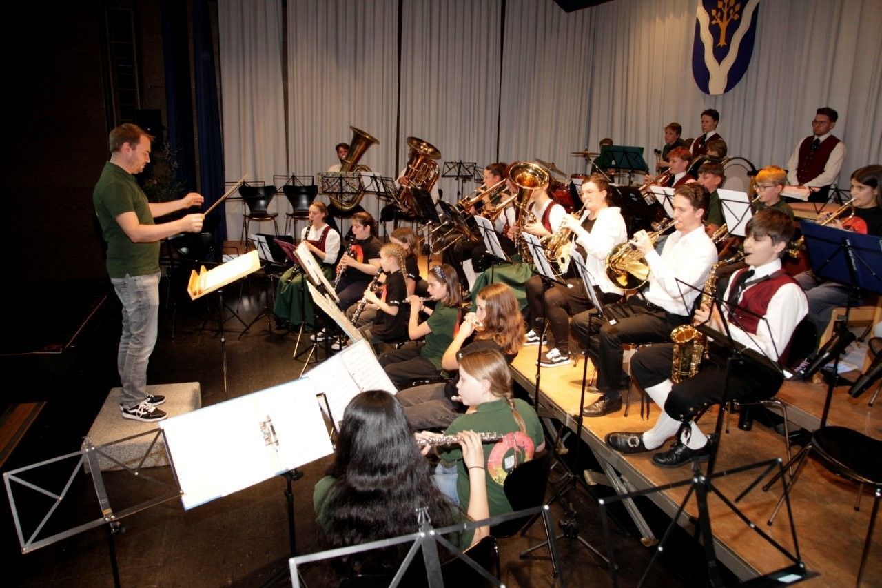 Die Jungmusik eröffnete das Konzert. 