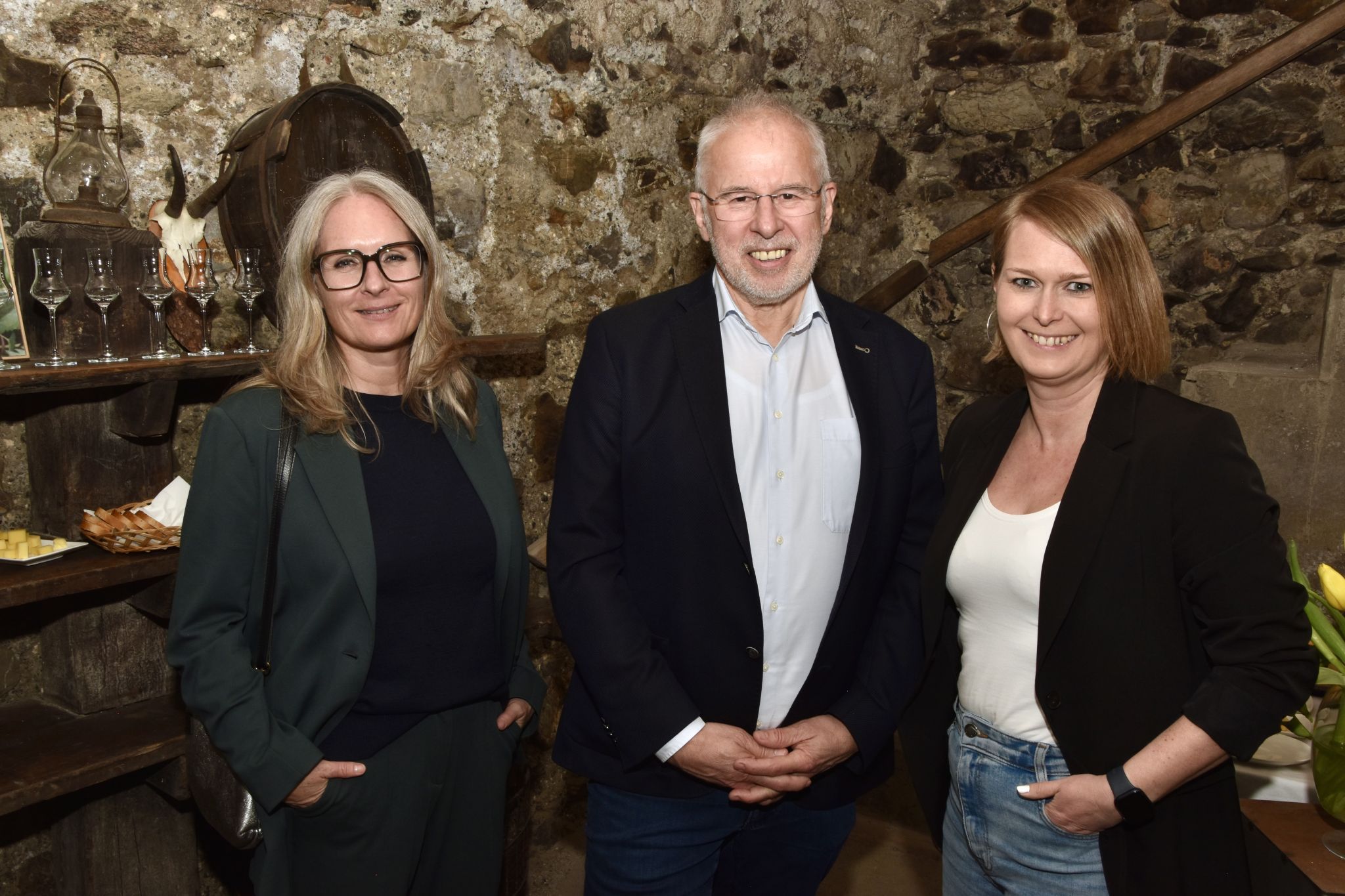 Susanne Mathis (Kulturbeauftragte der Gemeinde Nenzing), Bürgermeister Thomas Lampert aus Göfis und Jasmine Sonderegger (Kult Pur, Nüziders)