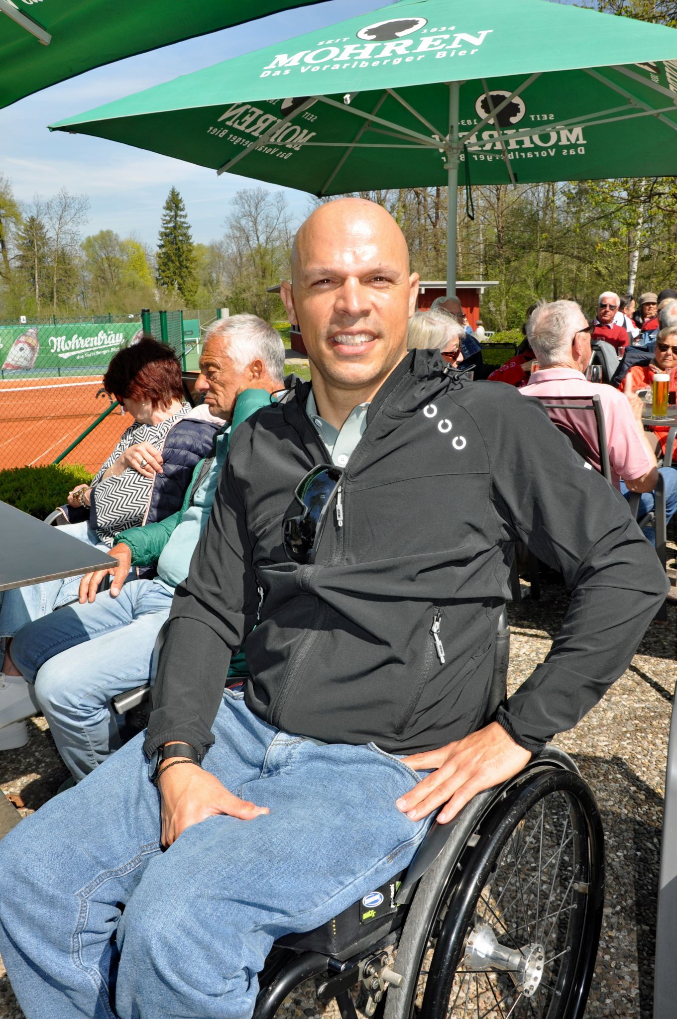 Auch Paralympics-Teilnehmer Thomas Flax freut sich über die neuen Trainingsanlagen, bei denen auf Barrierefreiheit geachtet wurde.