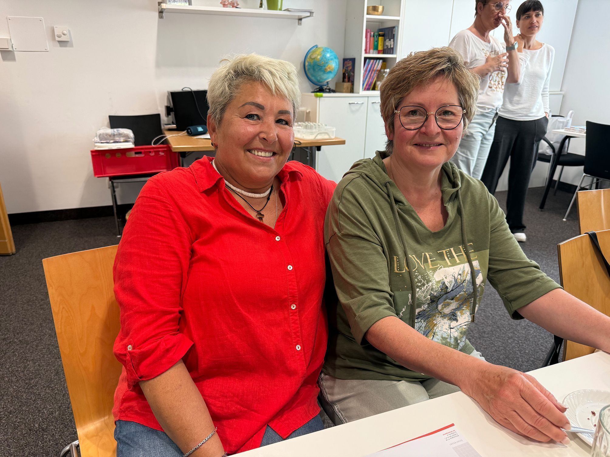 Auch die beiden Gäste freuen sich auf das nächste Begegnungscafé im Mail