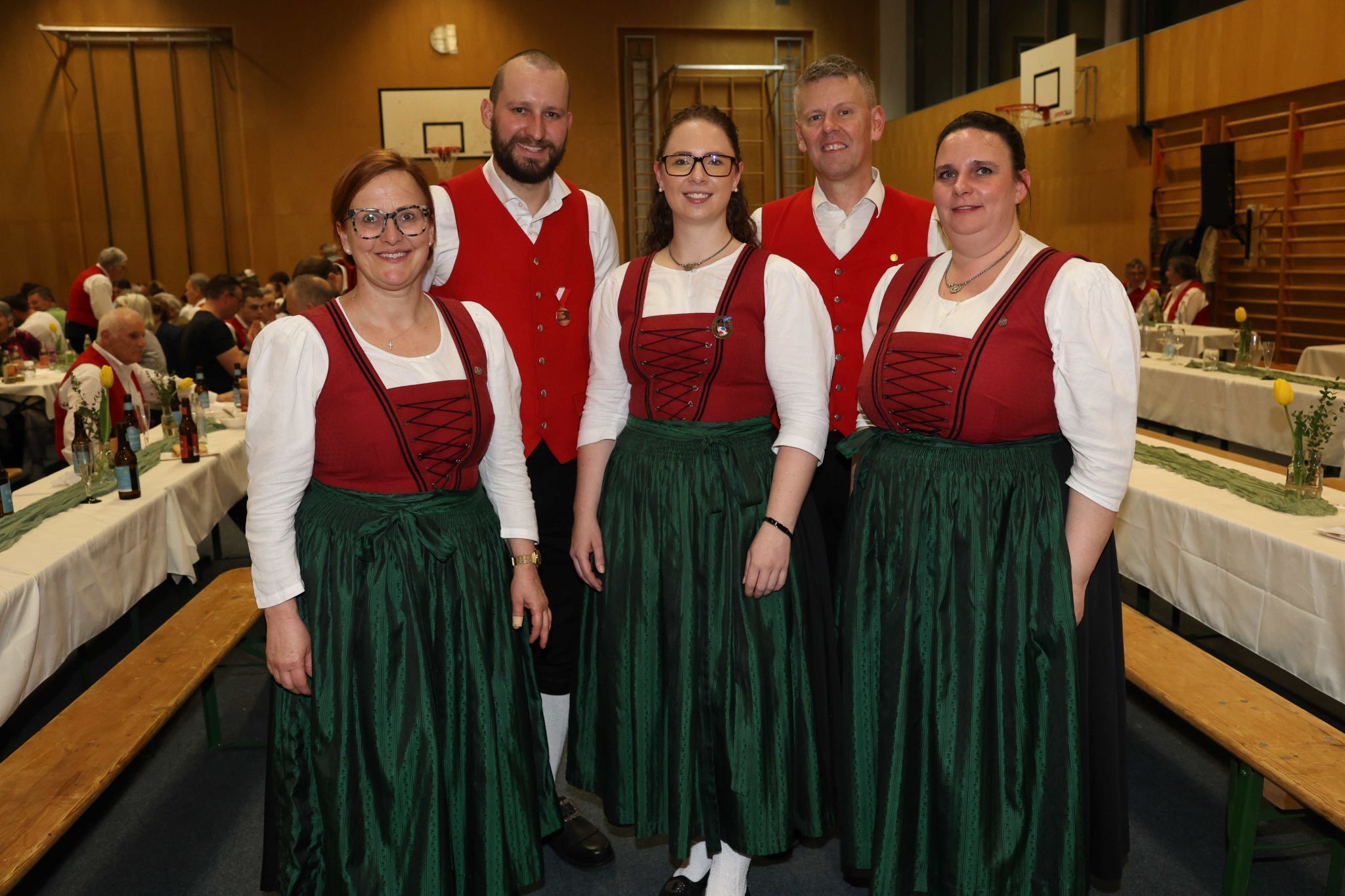 TiTo-Vorstand: Moderatorin Bettina, Vizeobmann Clemens Walser, VObfrau Nathalie Koch, Kapellmeister Manfred Bertsch und Sabine Bertsch.