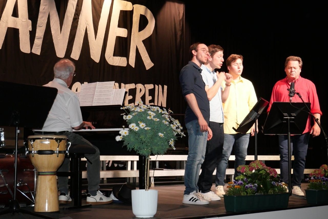 Teilweise sangen nur einige Mitglieder. 