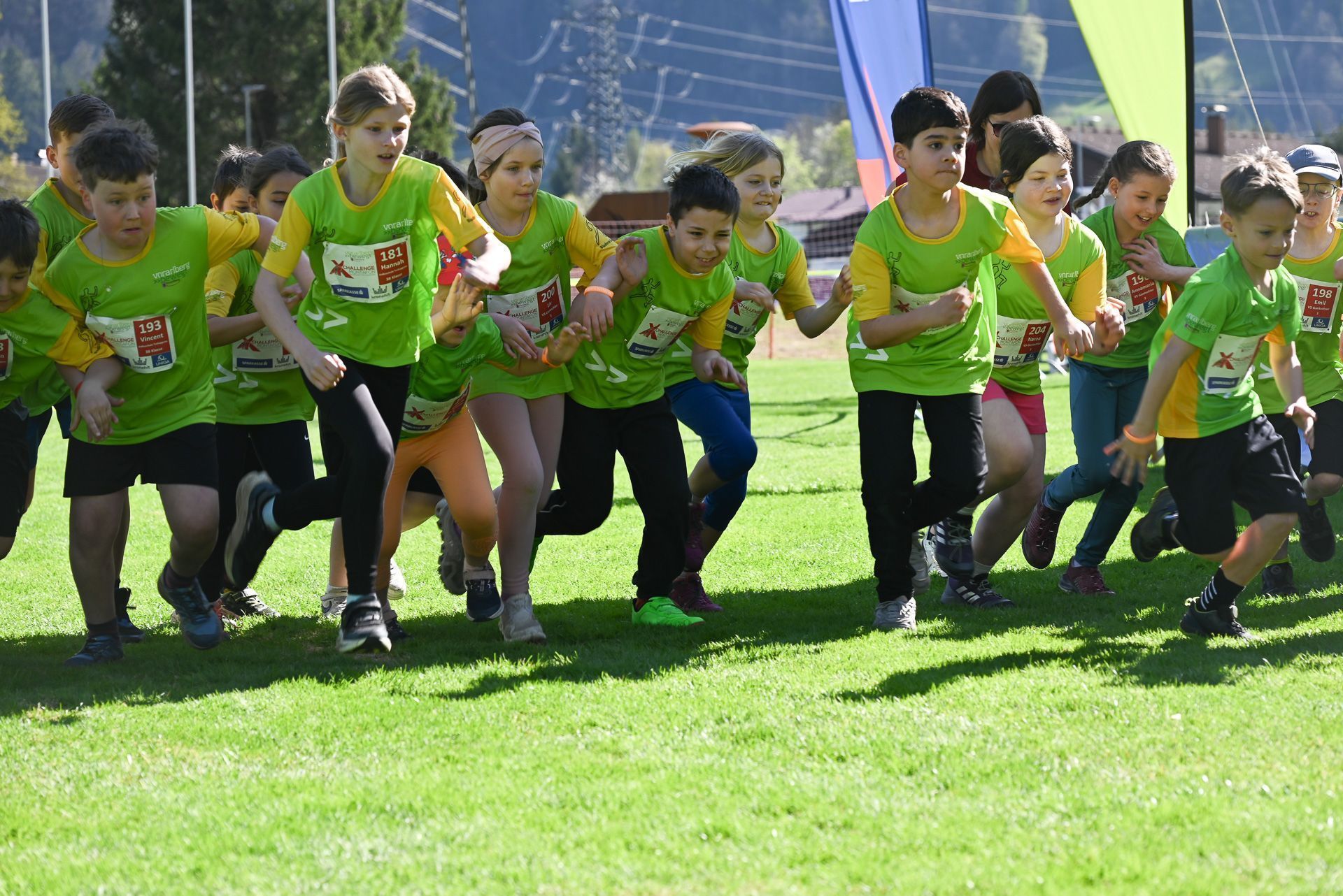 Beim Startschuss rannten die Kinder schnell los. Ihr Ziel war die Schanze, die es zu bezwingen galt.