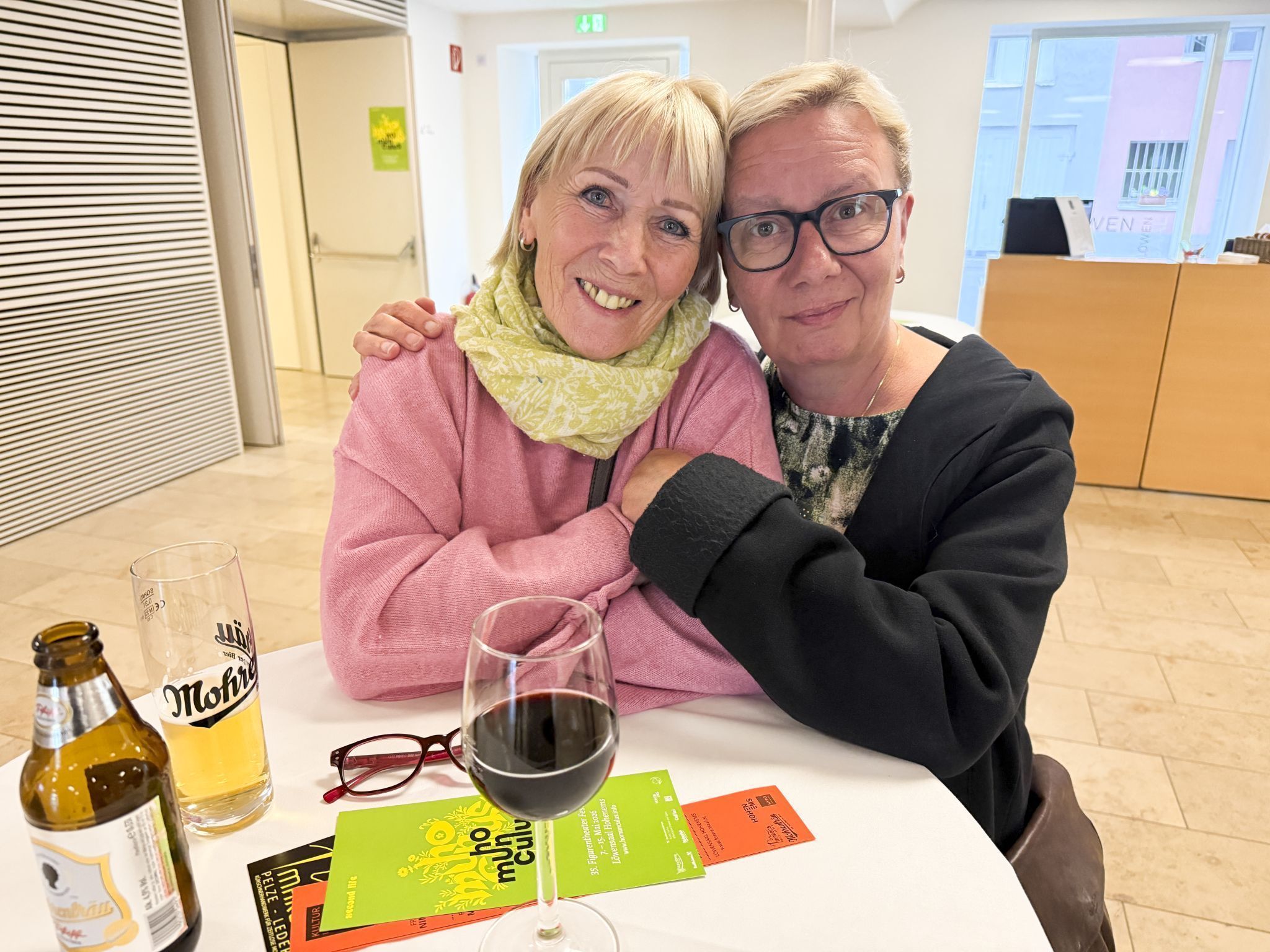 Evi Haas und Christine Schwager freuten sich auf den Abend