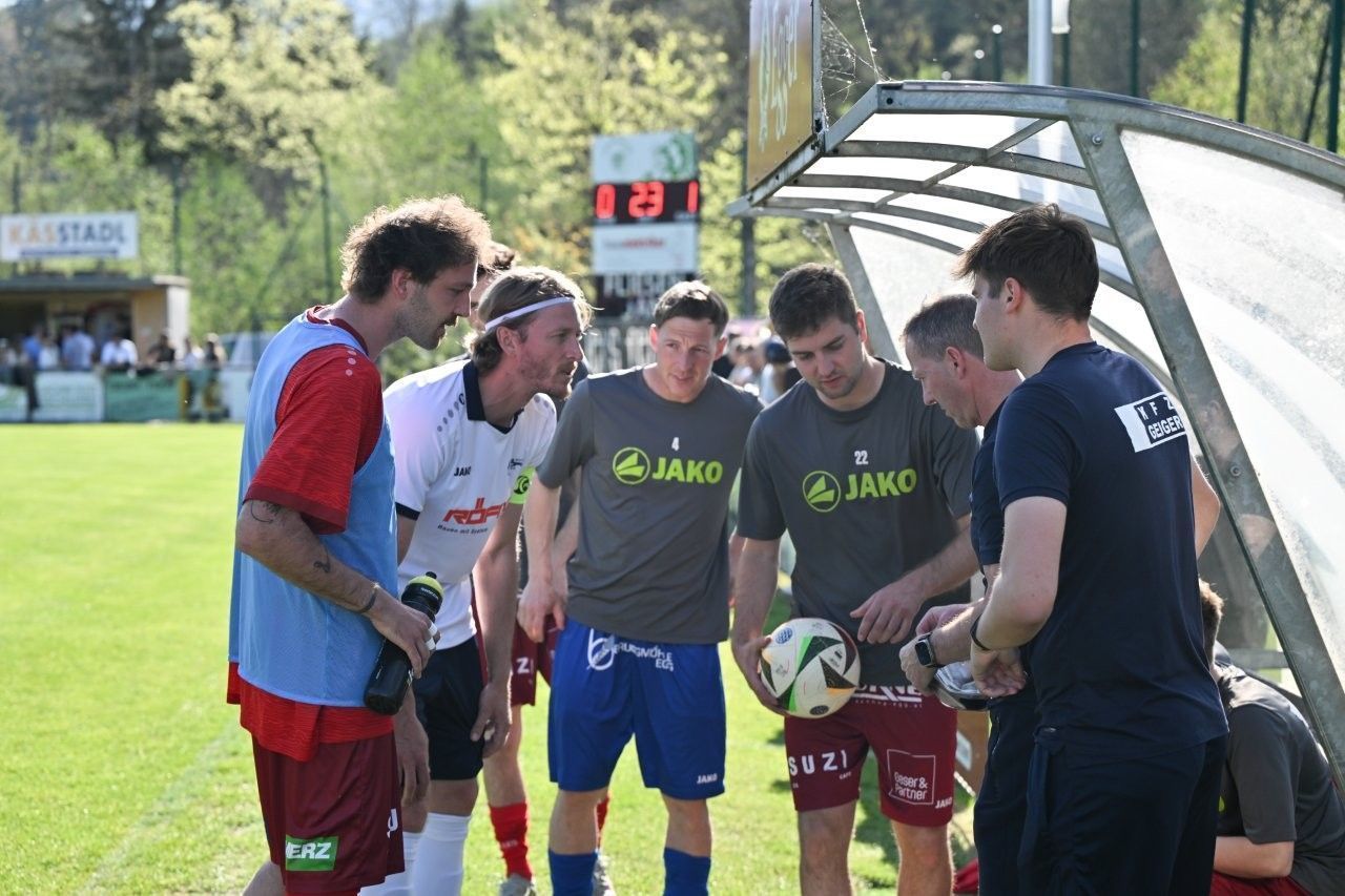 Taktische Besprechung im Röthner Lager. VN-SERRA