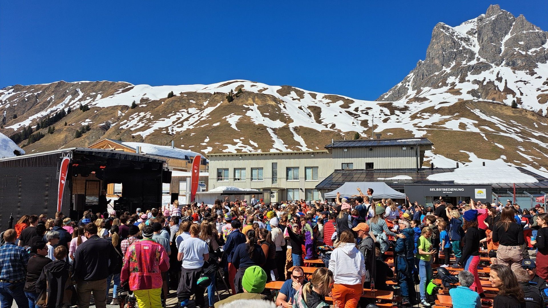 Volles Haus zum mitreißenden Finale der Skisaison am Hochtannberg