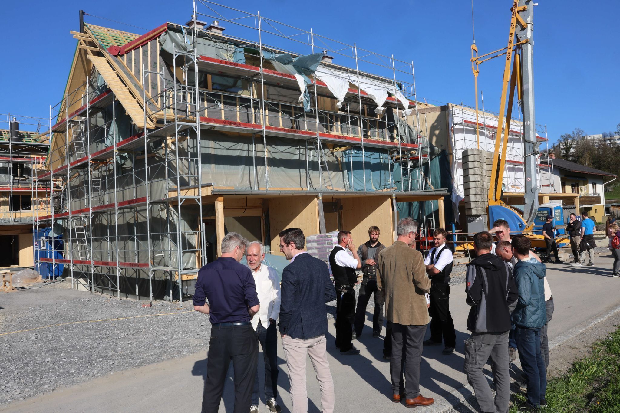 Beste Stimmung bei und nach der Dachgleichenfeier. (Bildergalerie)