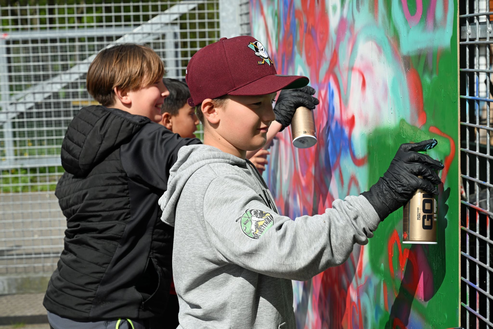 Am liebsten hätten die Jungs den ganzen Nachmittag weitergesprayt.