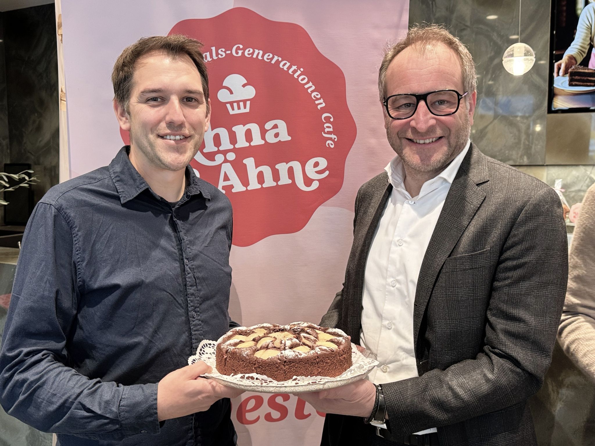 Michael Rüdisser (Stadtmarketing Dornbirn) und Vizebürgermeister Alexander Juen.