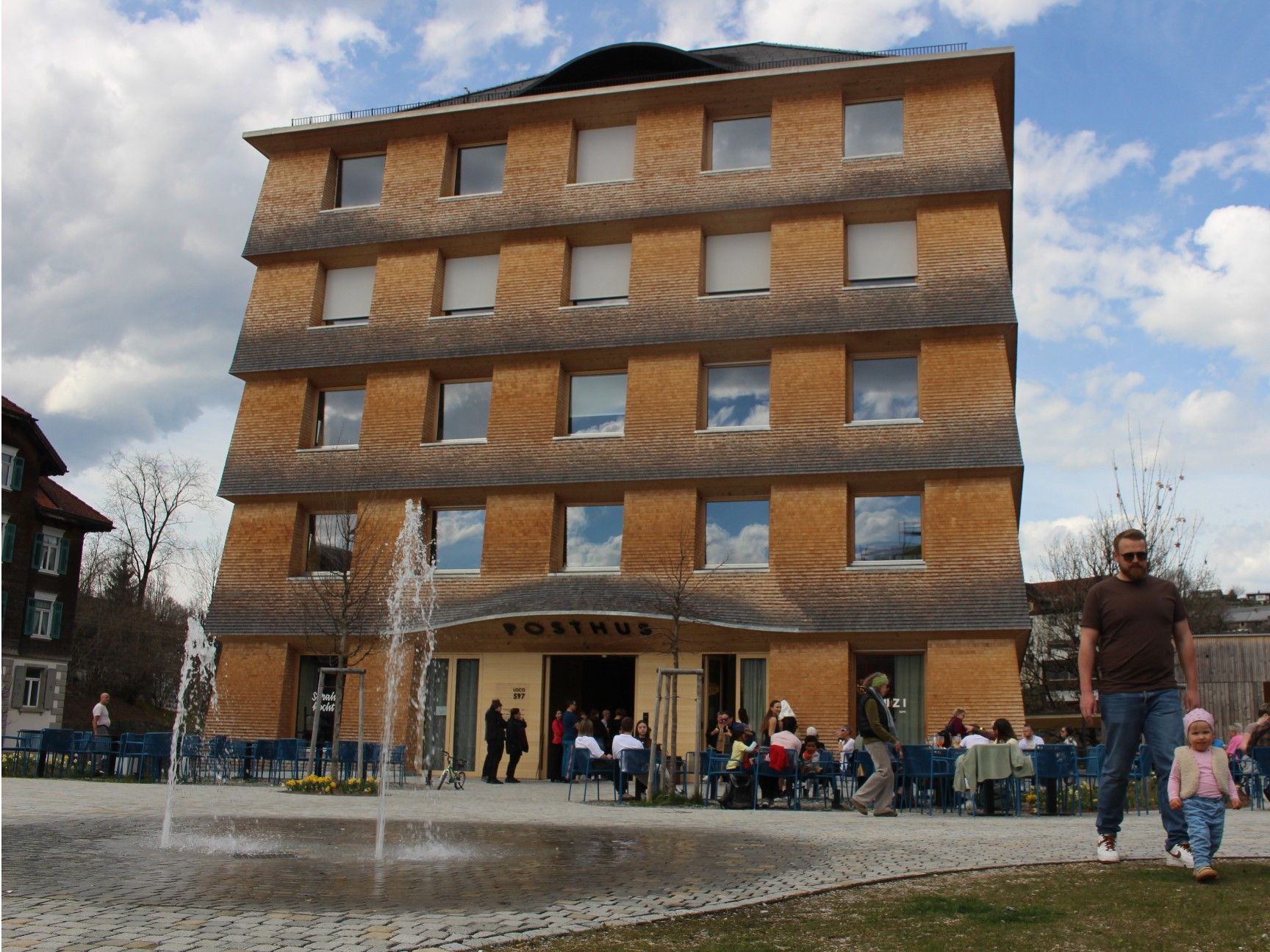 Mit dem ersten Wochenmarkt der Saison kam vor Ostern wieder so richtig „Leben“ auf den Egger Dorfplatz.   