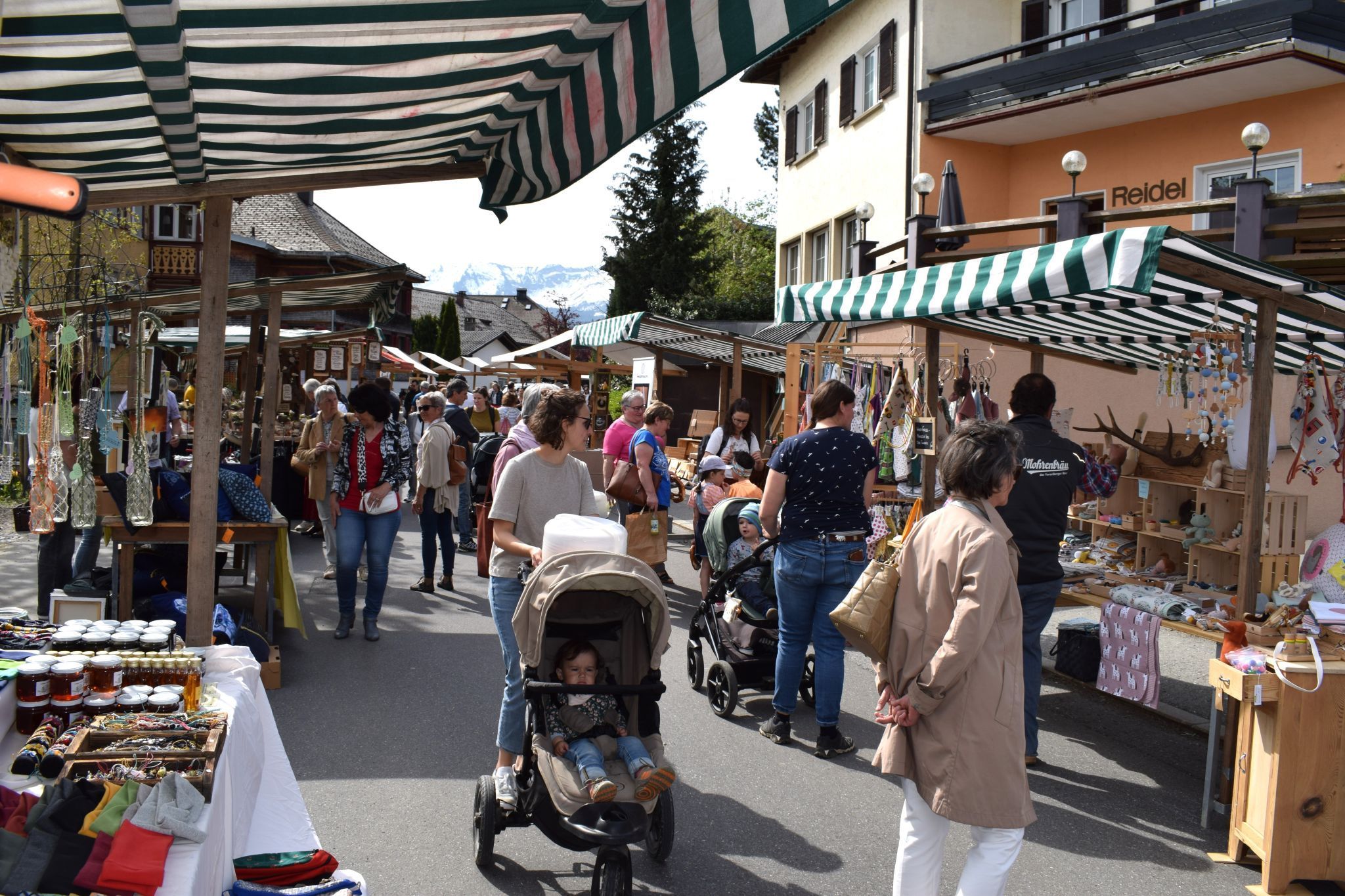 Handwerk von regionalen Erzeugern, Marktgenuss mit Süßem und Pikantem und ein spannendes Sonderthema erwartet die Besucher.