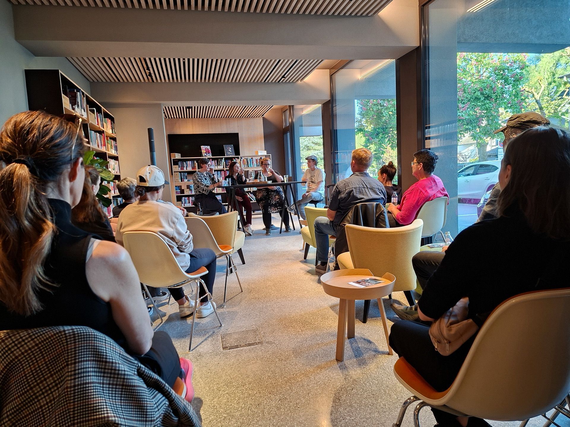 Was braucht es für eine mutige Gesellschaft mit Zivilcourage? Dieser Frage gingen die Diskussionspartner auf den Grund. (Quelle: Bibliothek)