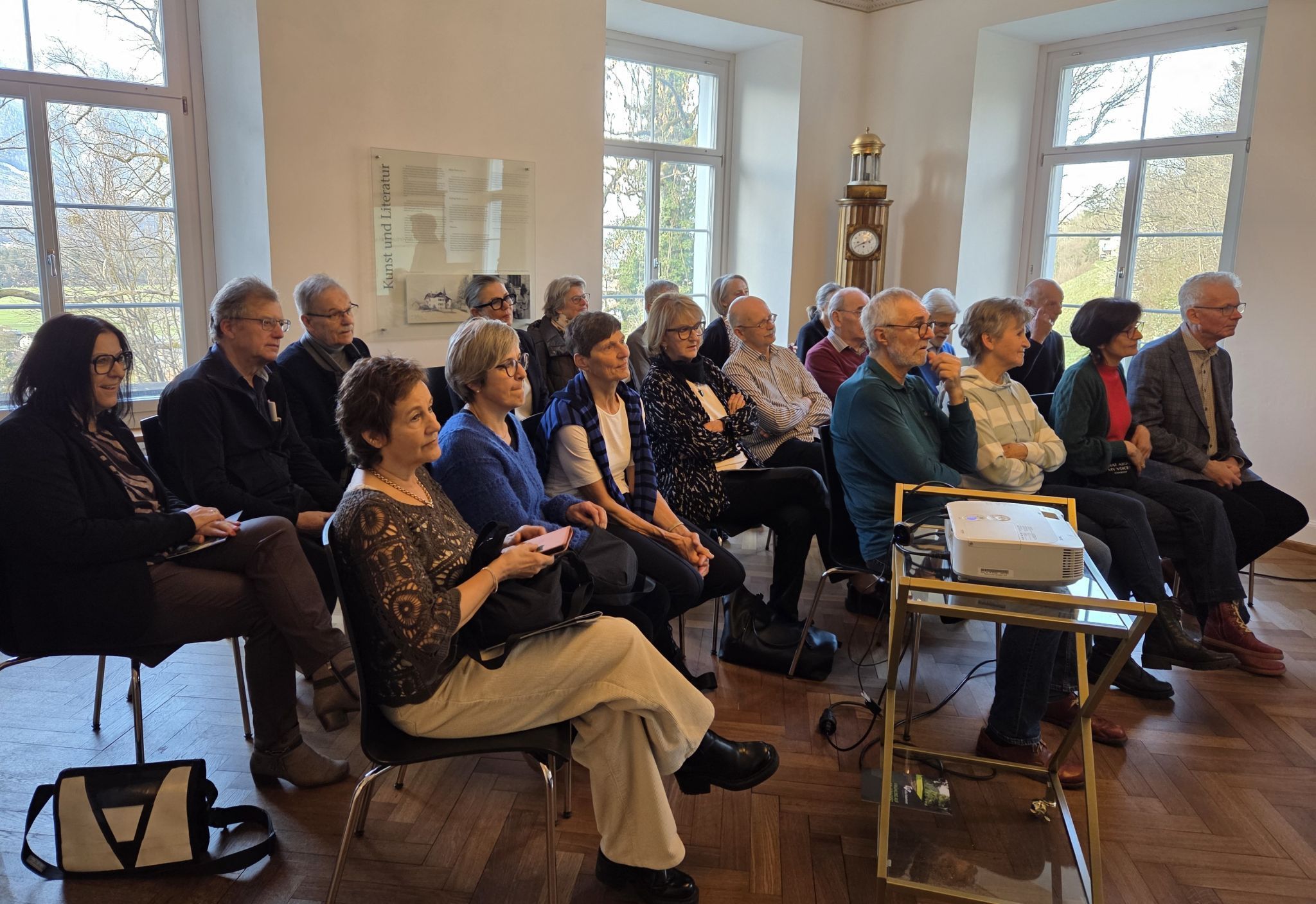 Der Vortrag im Salon auf Falkenhorst war wie immer gut besucht