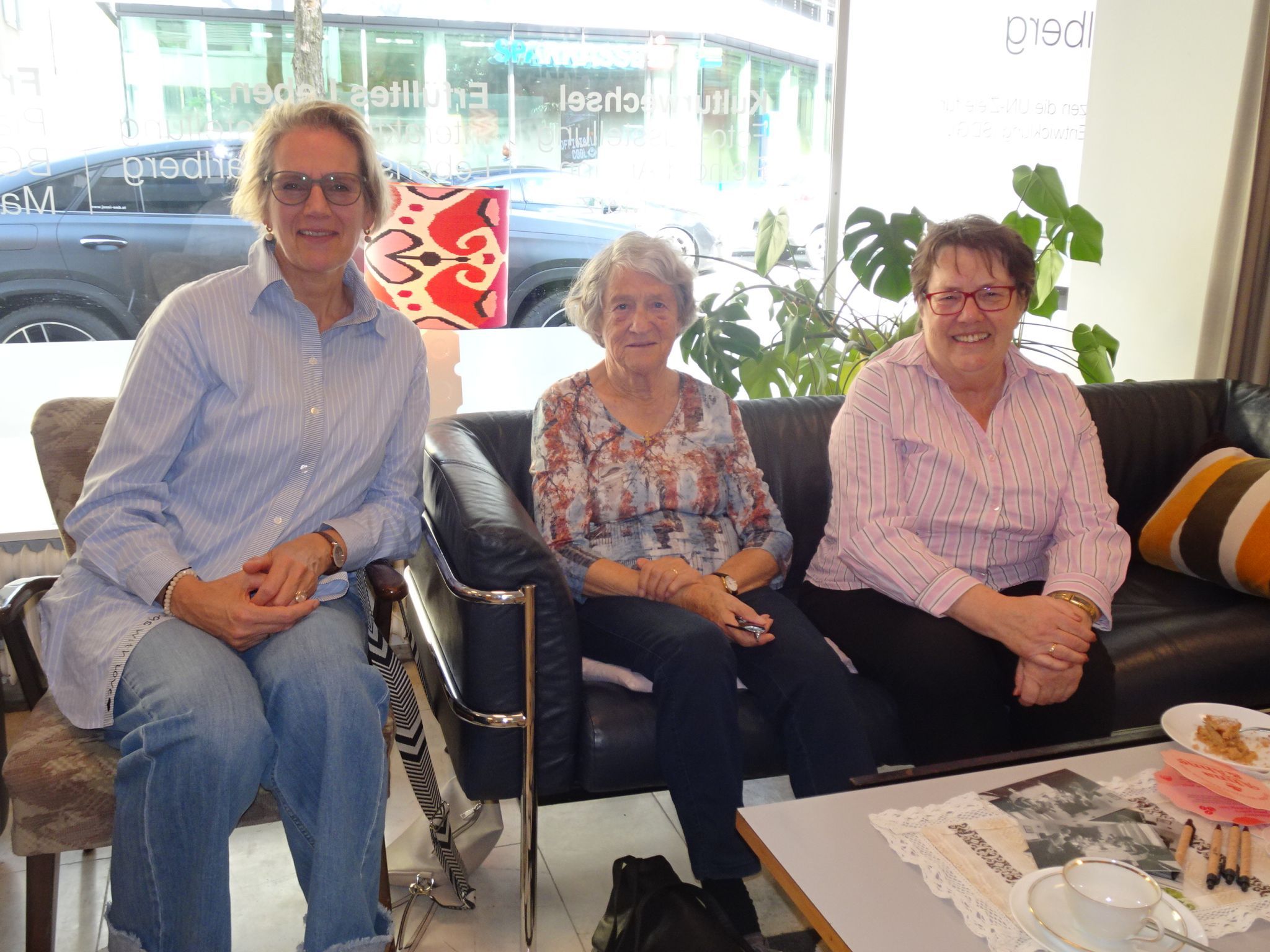 Sabine Jäger, Alfonsa Rein und Petra Mathis sind Fans vom Kochbuch und deshalb ließen sie sich die Premiere nicht entgehen. 