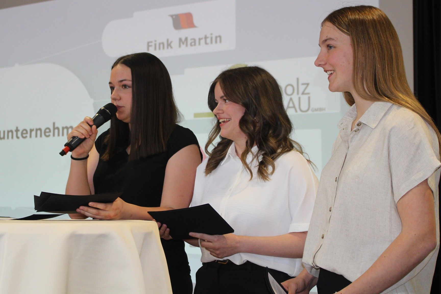 Stellen unter Beweis, dass Handwerk nicht nur Männersache ist: Angelika Fechtig, Laura Vögel und Hannah Wohlgenannt.