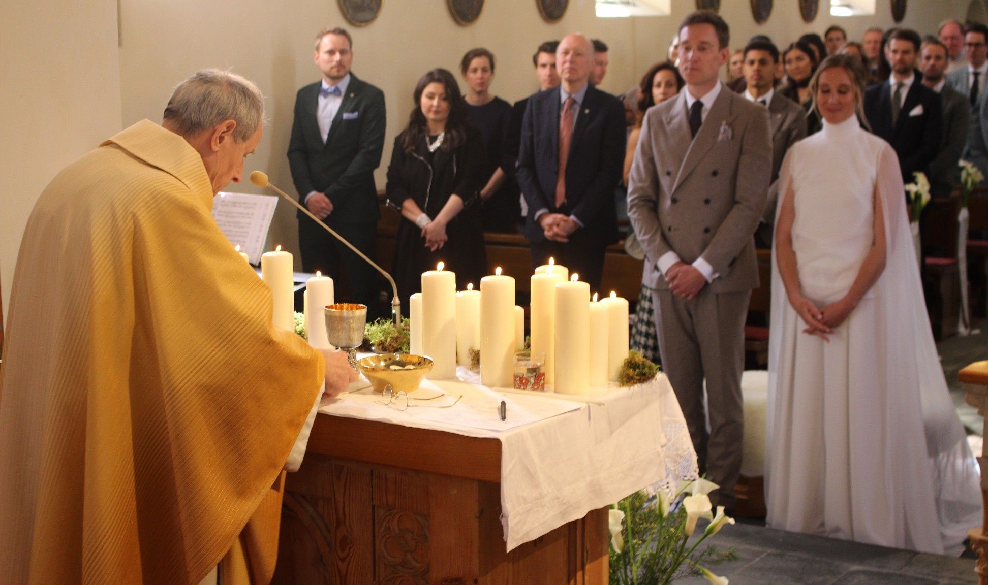 Praktisch voll besetzt mit Hochzeitsgästen aus Belgien war die „Flämische Hochzeit“ in der stimmungsvollen Warther Kirche.   
