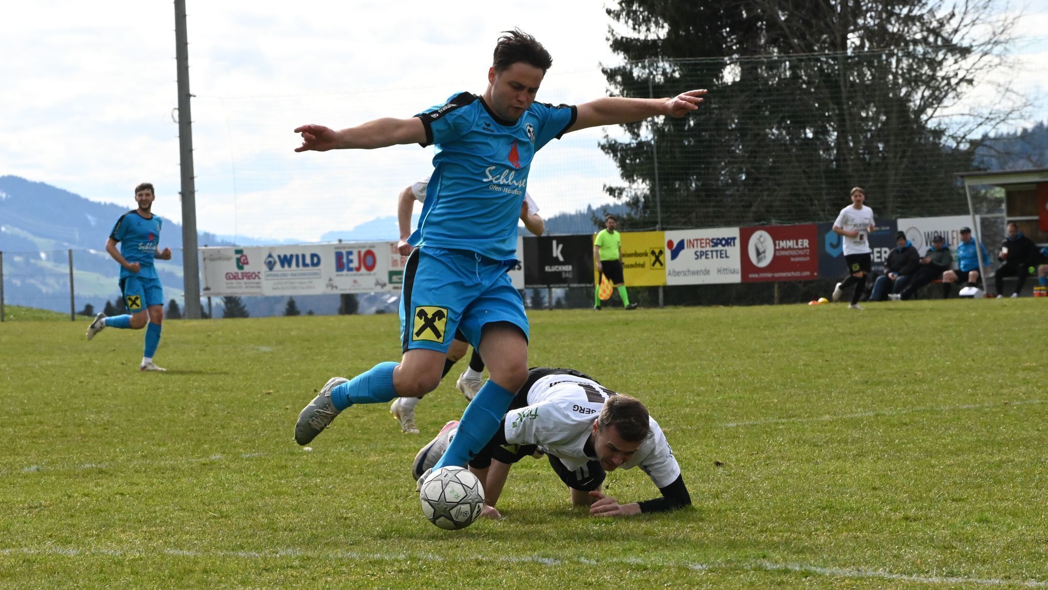 Schlins oben und Riefensberg unten. 