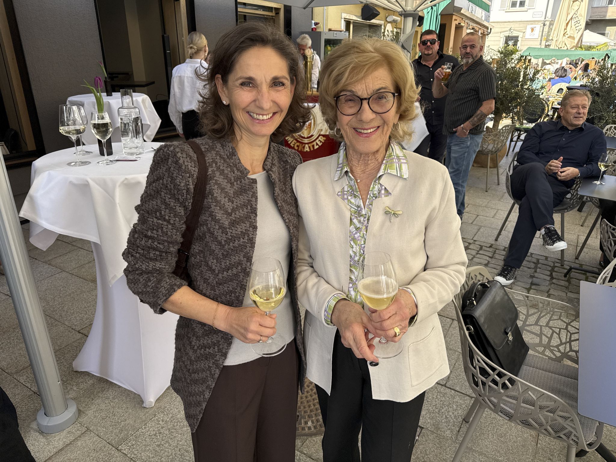 Edith Rhomberg und Tochter Cornelia gratulierten herzlich