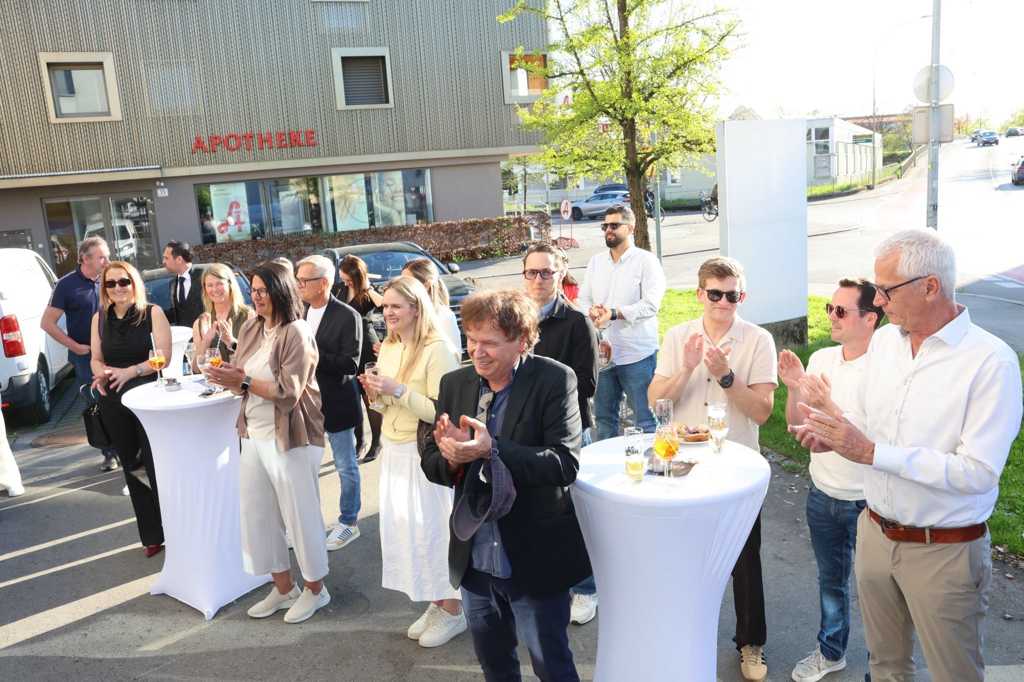 Applaus für die Rede des Gastgebers.