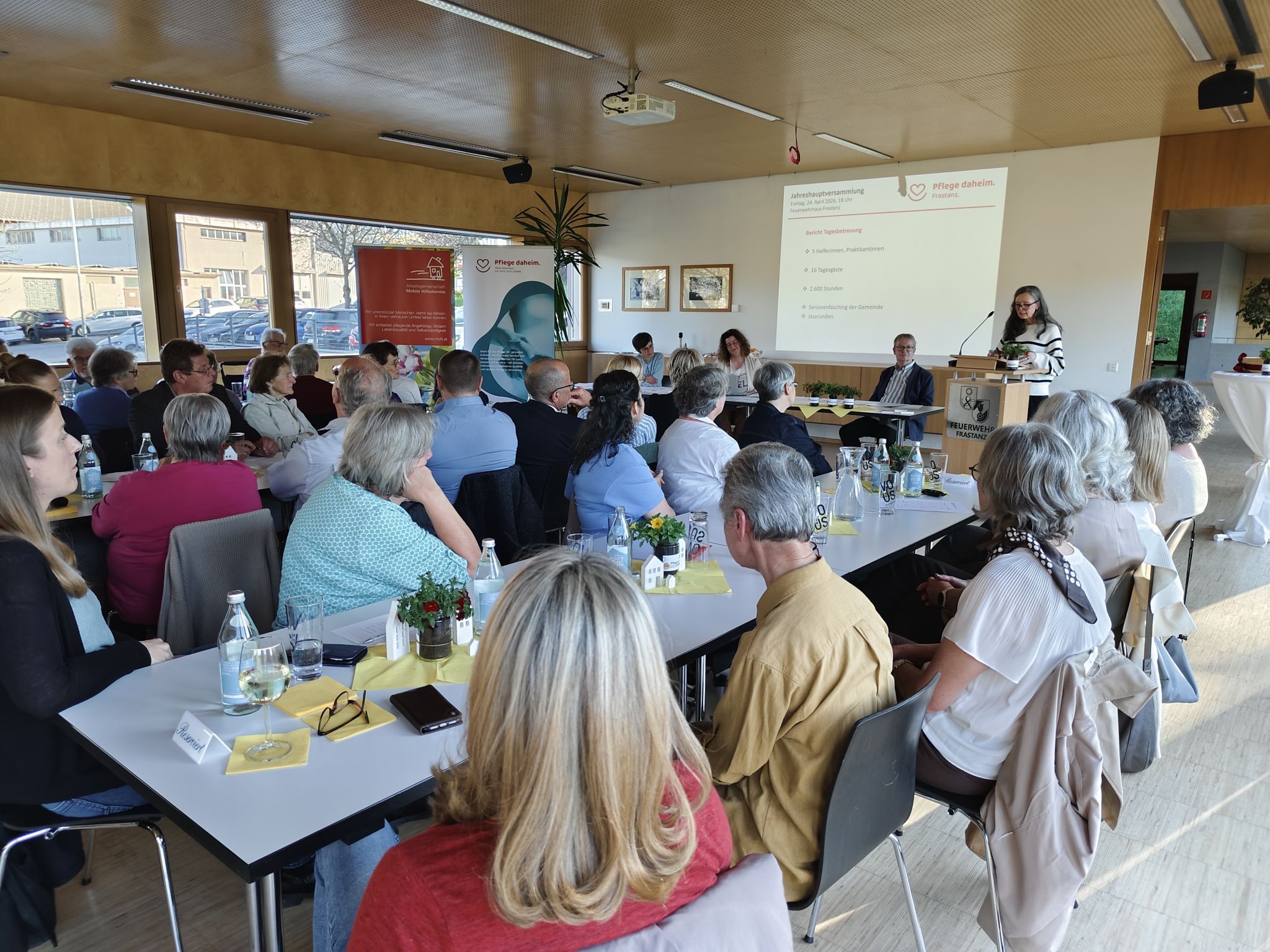 Volles Haus im Feuerwehrhaus Frastanz bei der Jahreshauptversammlung des Krankenpflegevereins.