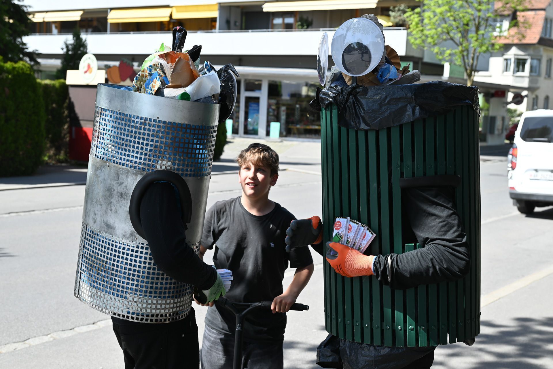 Besonders junge Bewohner waren angetan von den Trashbusters.