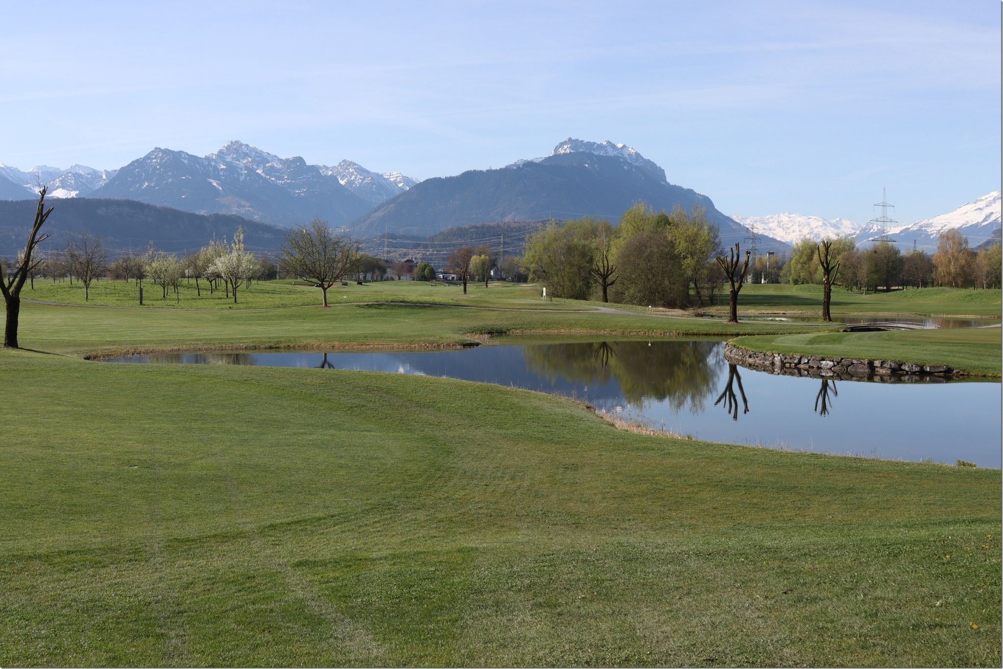 Eine ganz spezielle Atmosphäre herrscht rundum das Golfplatz-Gelände. VN-TK
