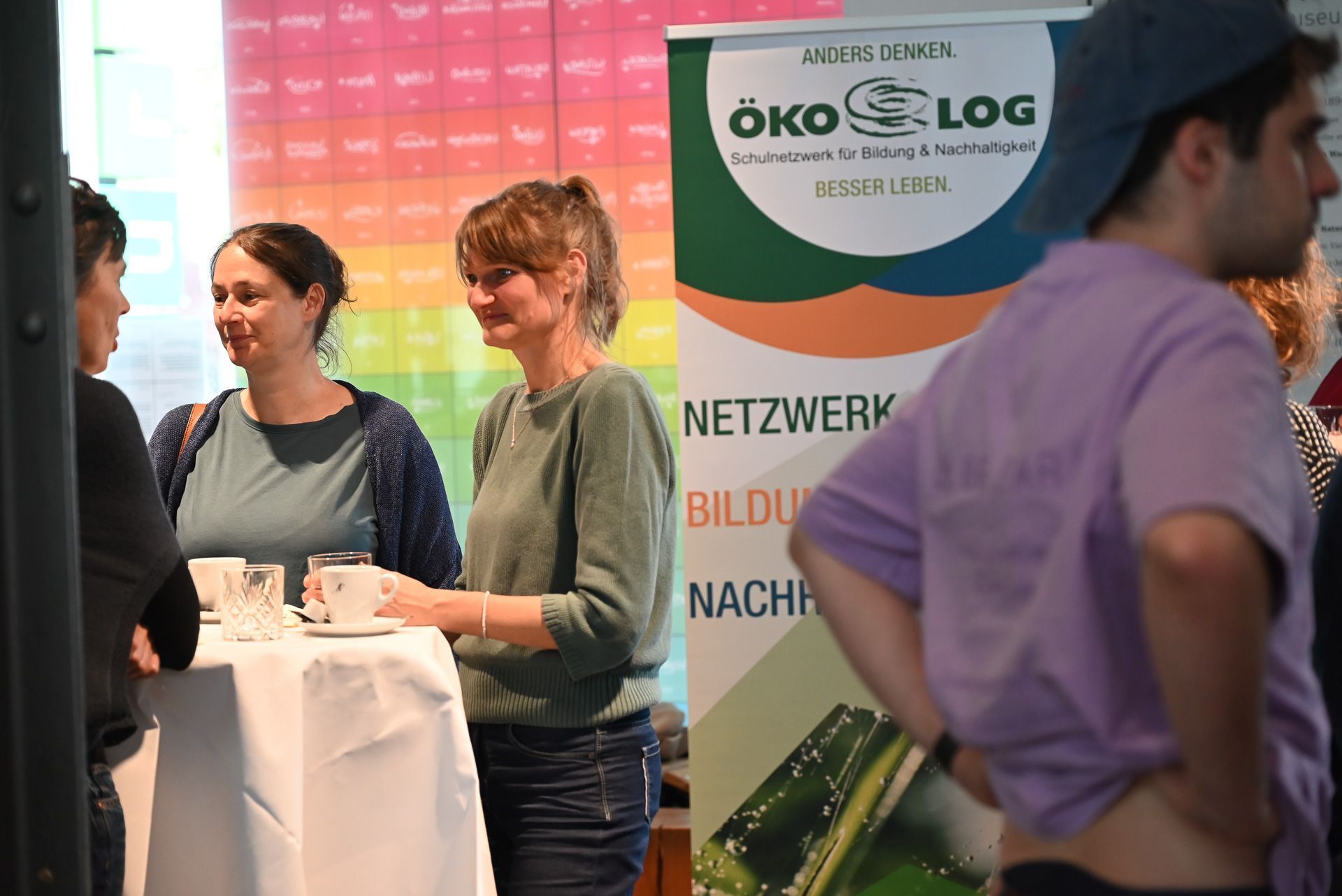 Anschließend kamen die Vertreter der Schulprogramme miteinander ins Gespräch.