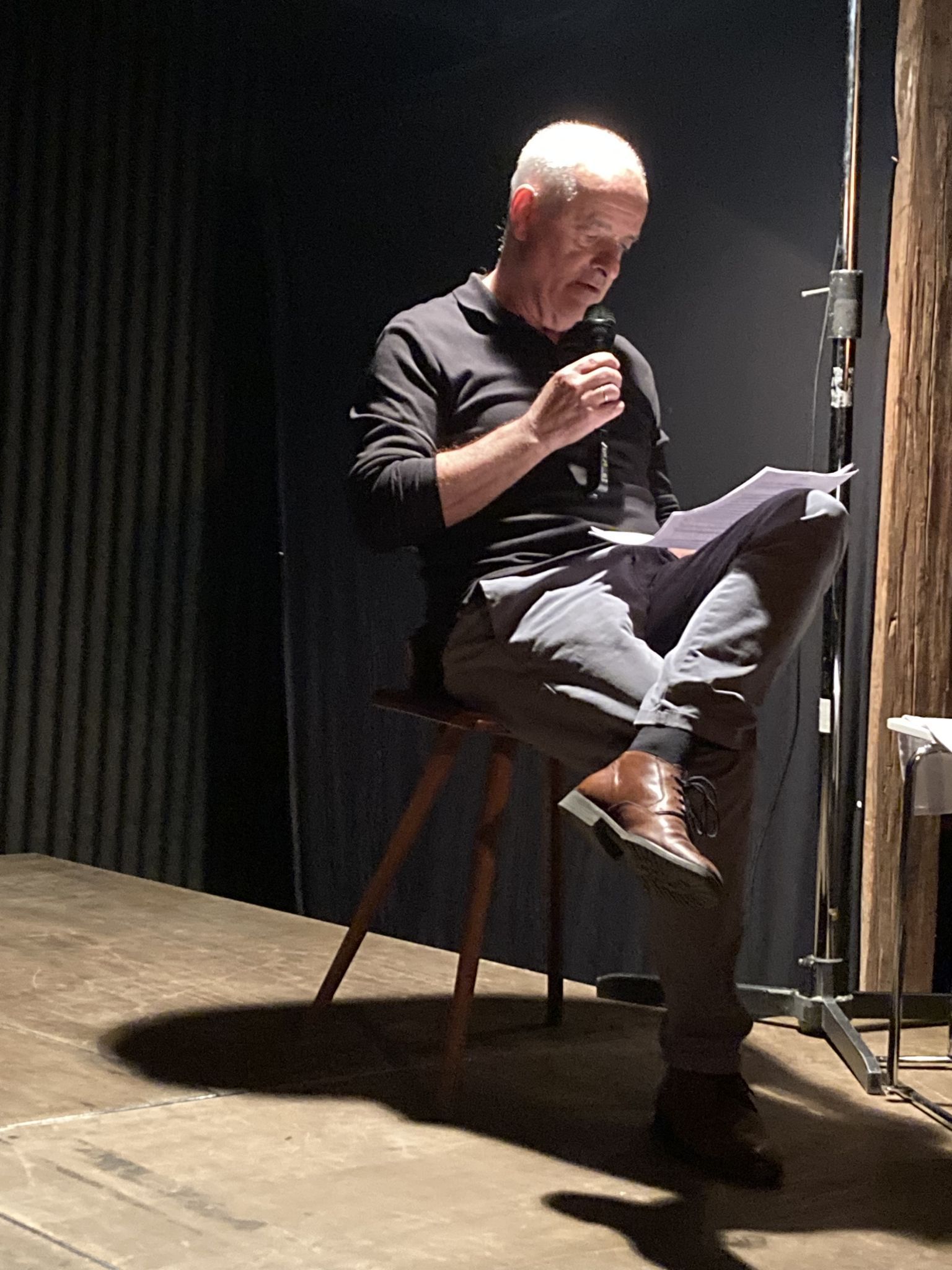 Arno Gander lud zum Schmunzeln und zum Nachdenken ein