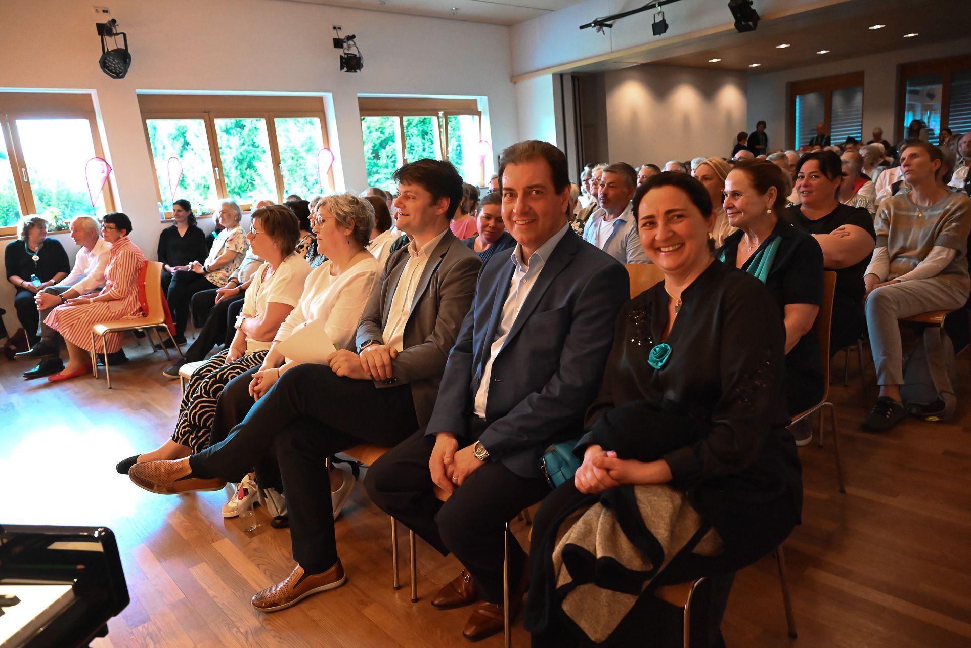 Das Theresienheim war bis auf den letzten Platz besetzt.