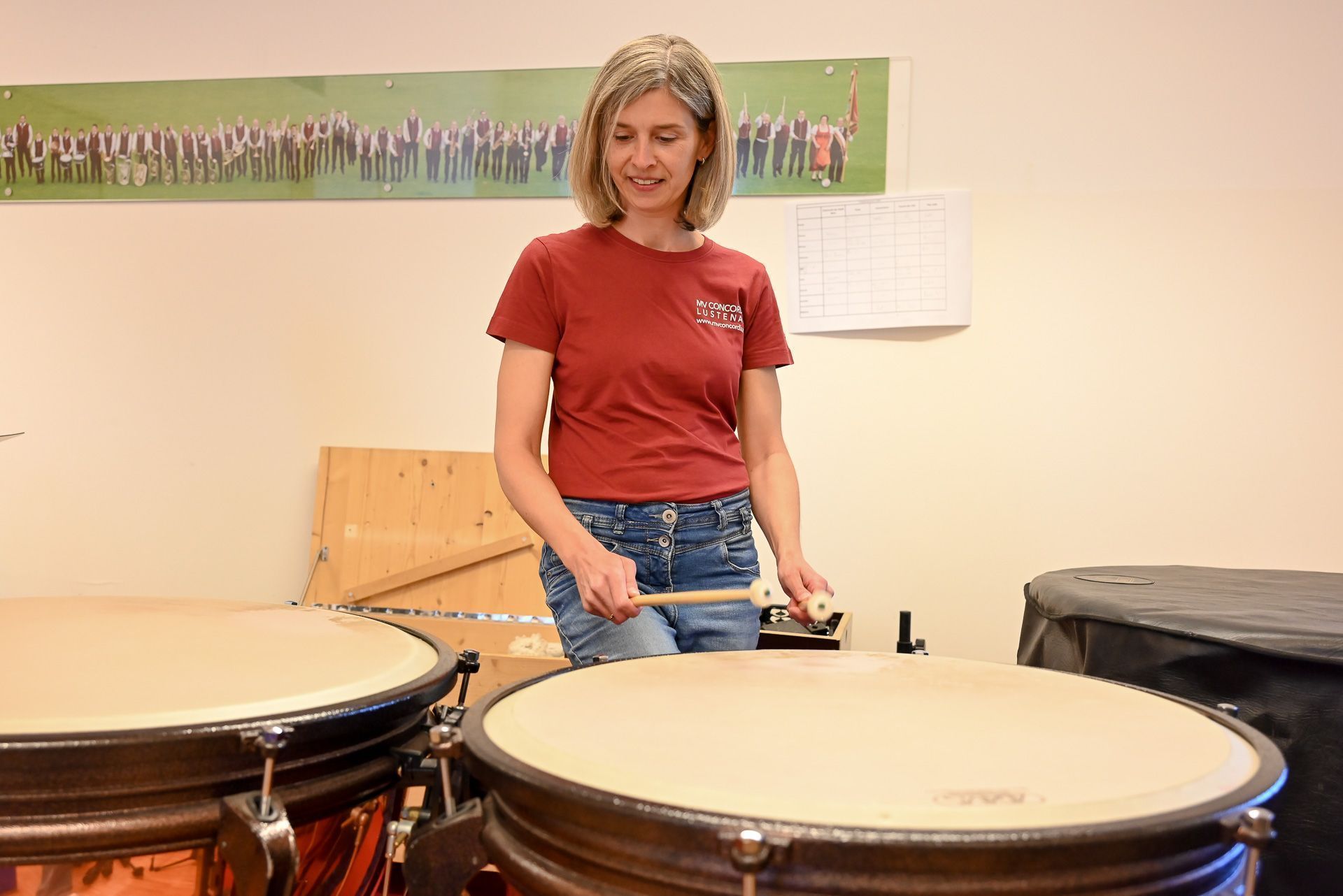 Besonders gerne spielt Verena auf der Pauke. 
