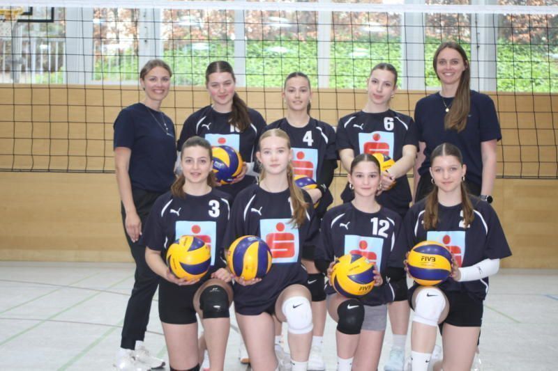 SMS Nüziders mit Trainerin Stefanie Kilga spielt im Volleyball-Bundesmeisterschaft in Kärnten. 