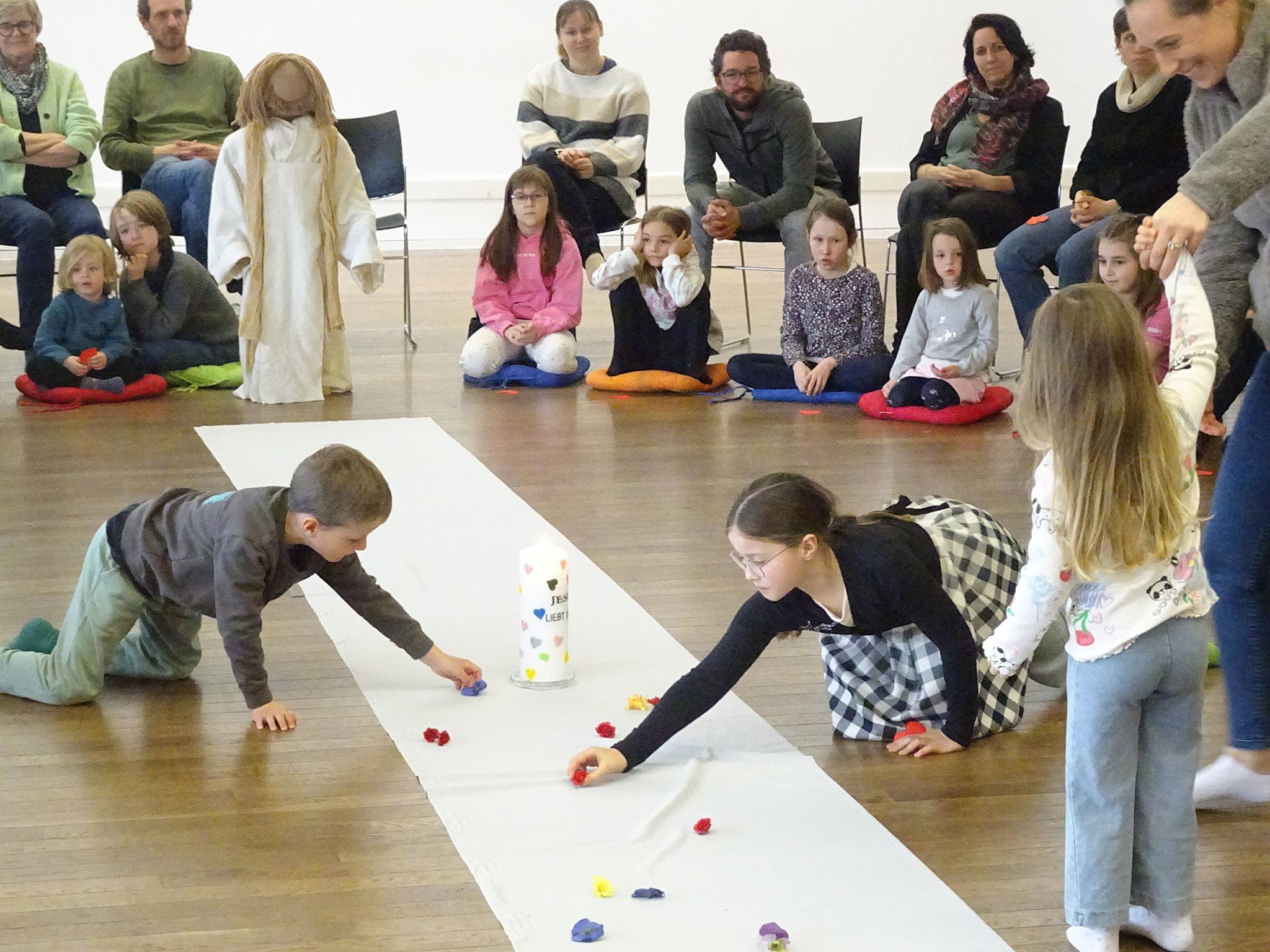 Die Kinder gestalteten Teile der Feier aktiv mit.