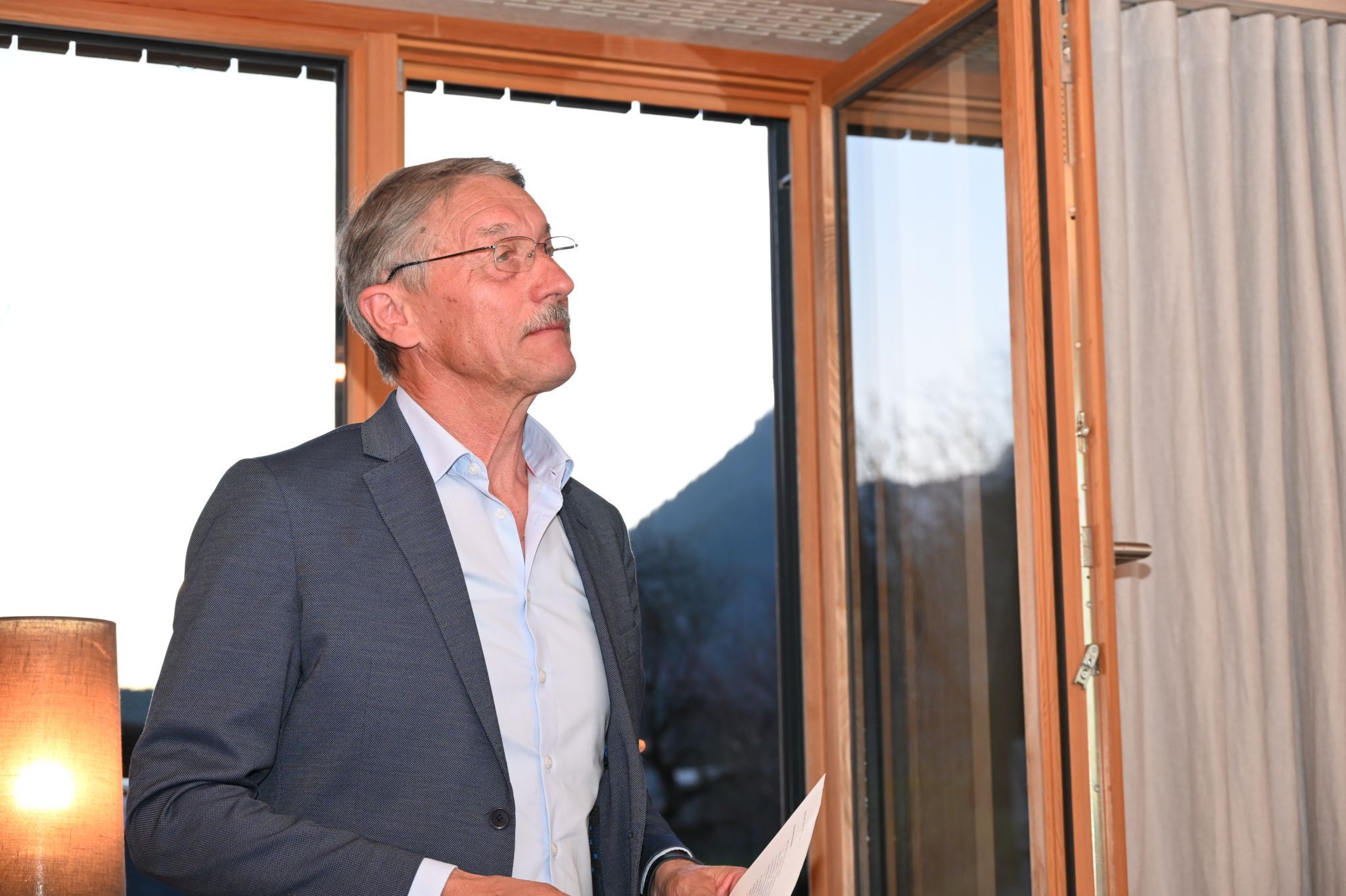 Raimund Bertsch trug seinen interessanten Schwimmbadbericht vor und berichtete über die Erhaltung der Wege.