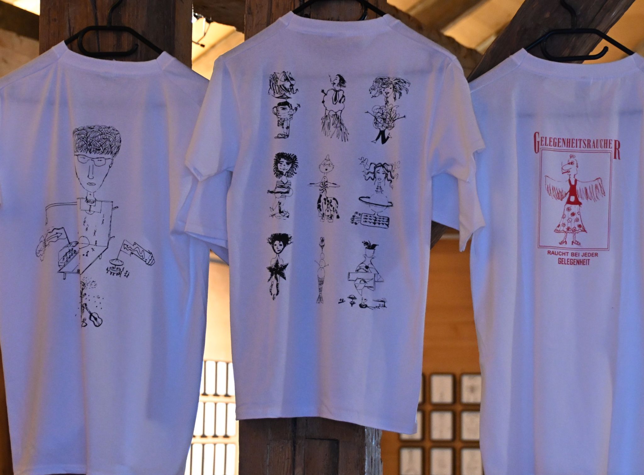 die Bilder gibt es auch als T-Shirts