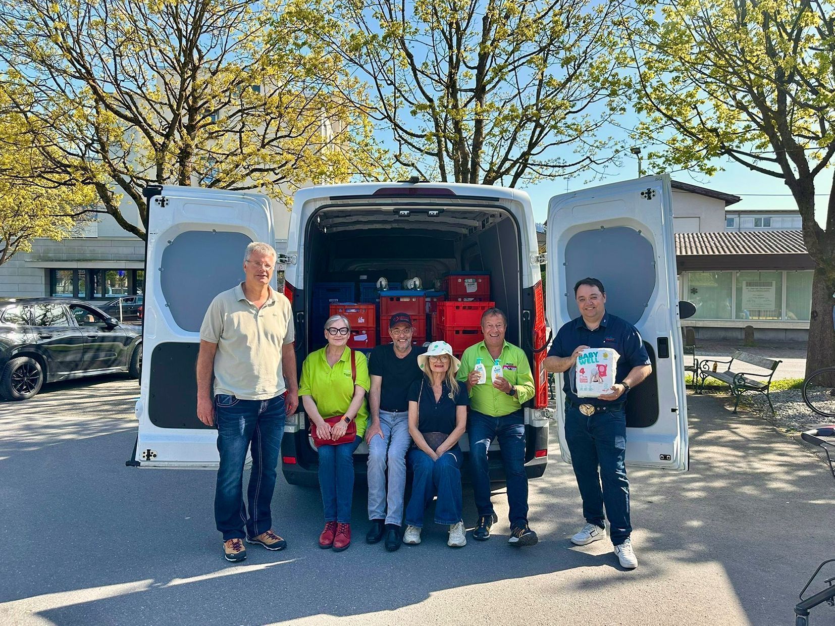 Zwei Transporter voller Warenspenden konnten am Schluss übergeben werden.