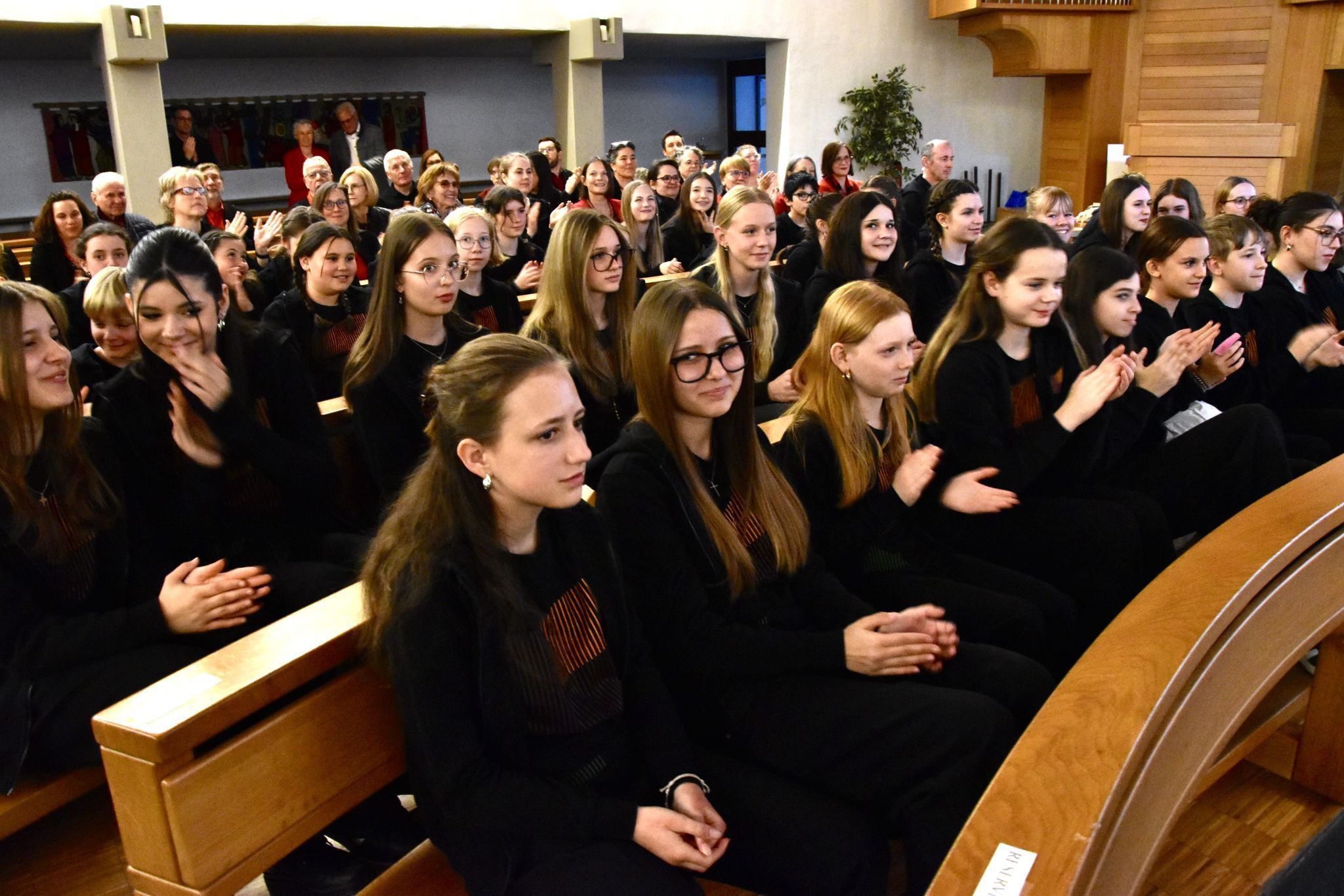 Die Musikmittelschule Götzis vor ihrem Auftritt.