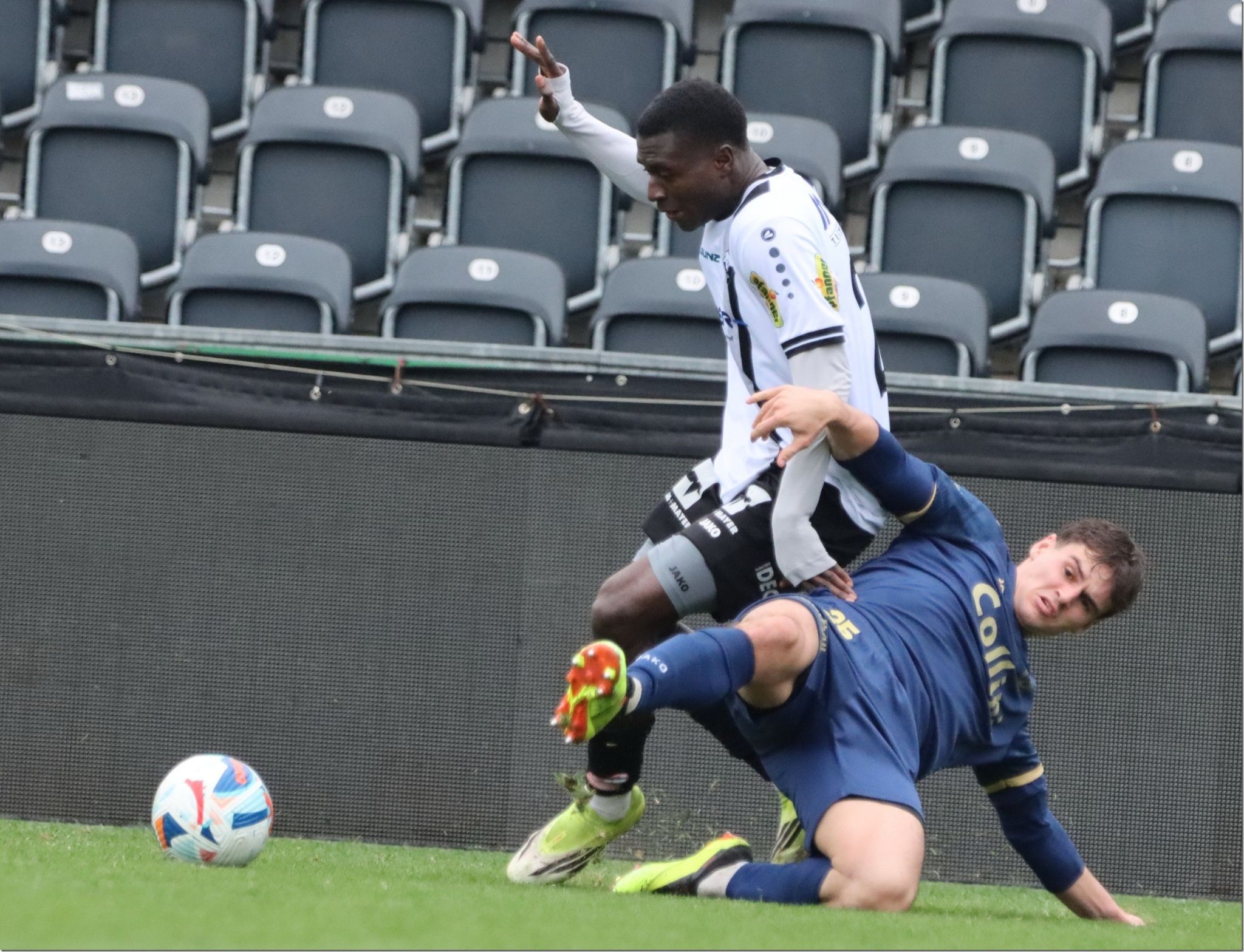 Benjamin schied verletzt aus. 