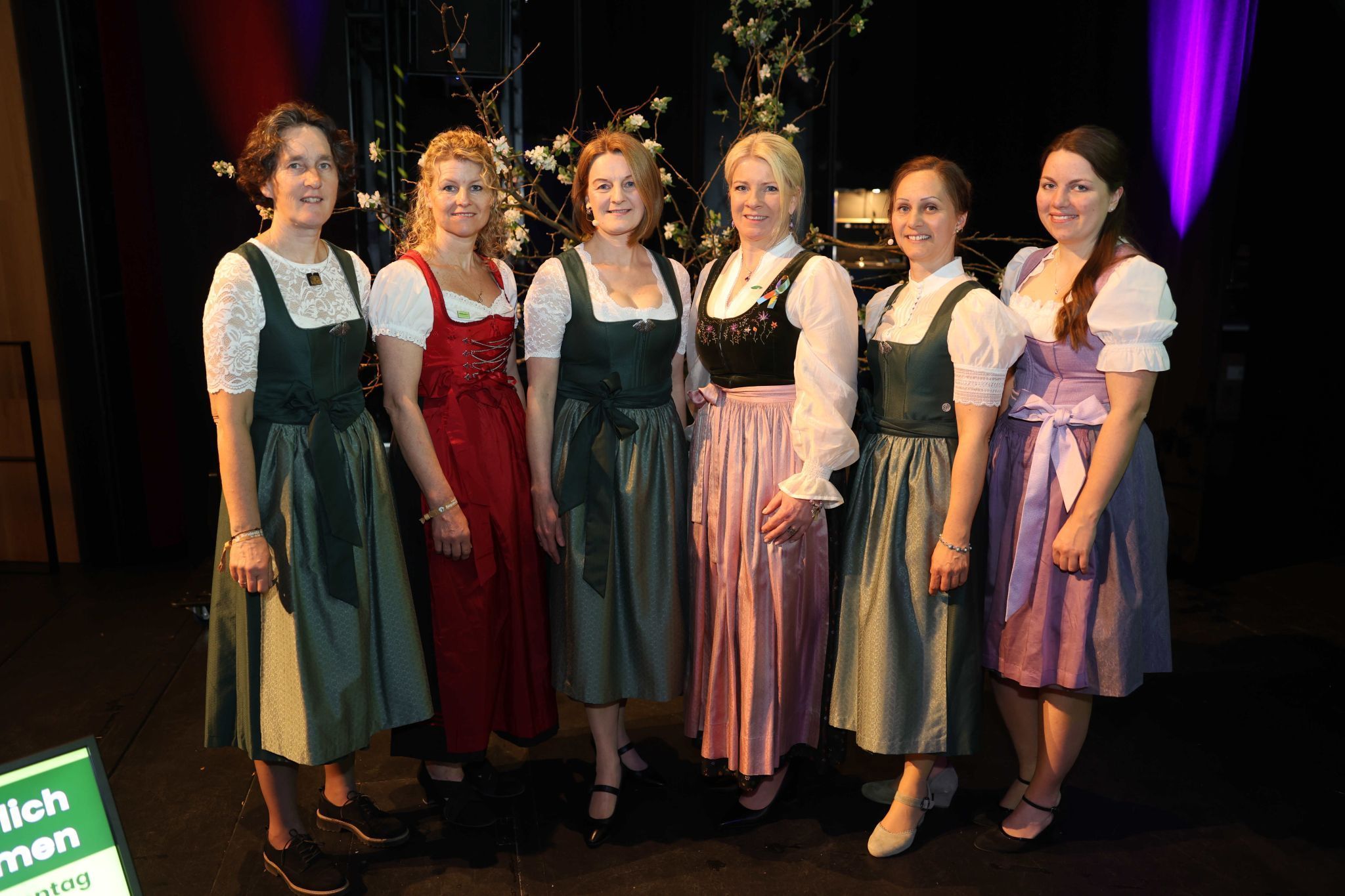 Jutta Maißen (Landesbäuerin-Stv.), Daniela Bertsch (Gebietsbäuerin Innerland), Daniela Keßler-Kirchmayr (GF Bäuerinnenorganisation), Budnesbäuerin Irene Hartberger-Neumann, Landesbäuerin Esther Bitschnau und Theresa Blank (Ländliches Fortbildungsinstitut).