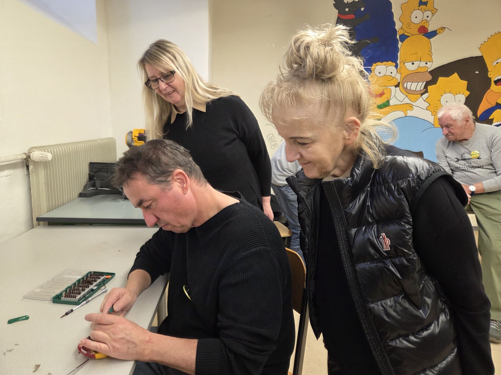 Reparatur Café feiert 10jähriges Bestehen und Eröffnung im Altstoffsammelzentrum Gisingen.