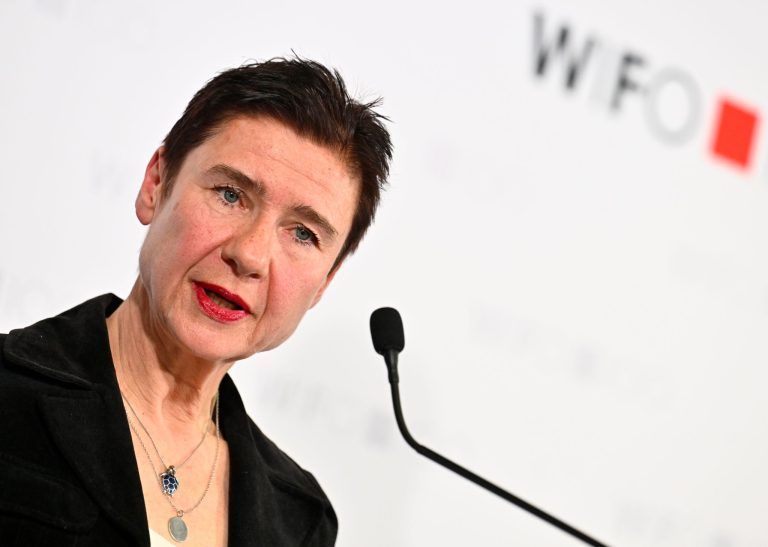 Konjunkturflaute erzwingt härteres Sparen