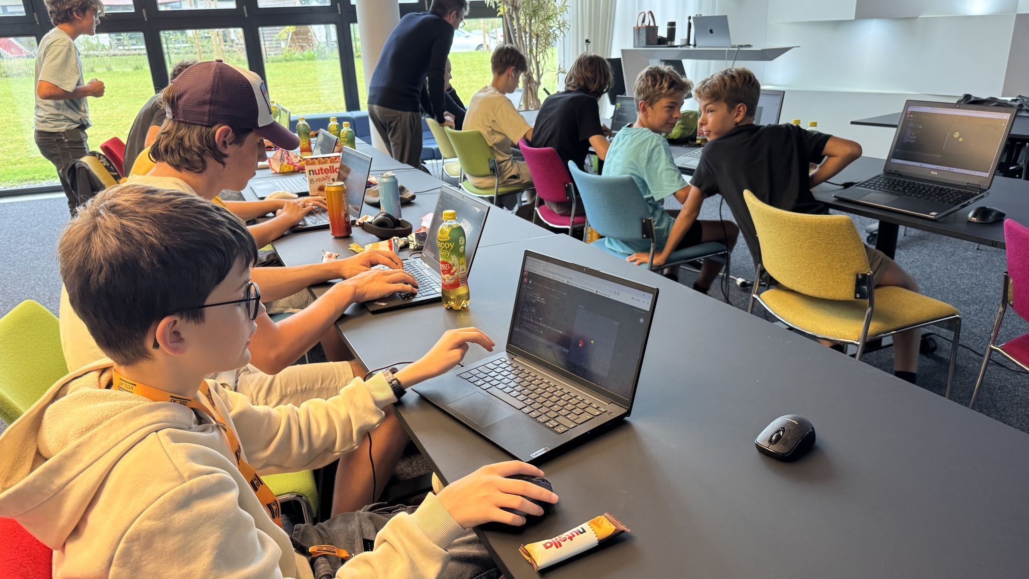 Code Base Camp Vorarlberg bietet Jugendlichen einfachen Einstieg in HTML und KI