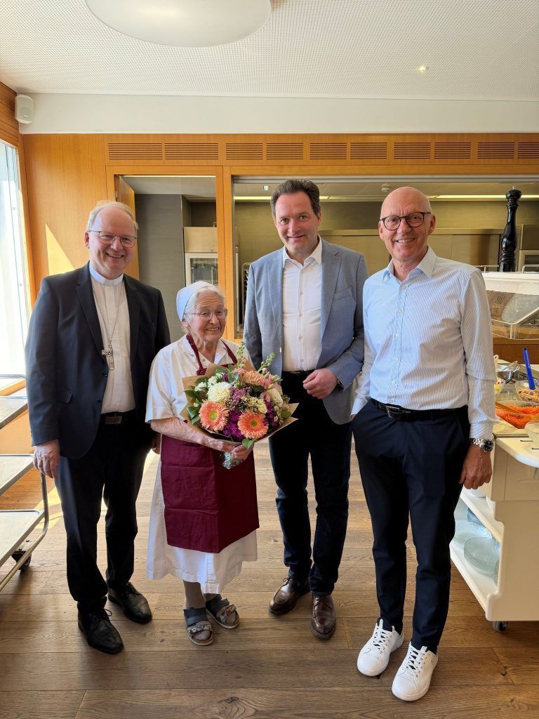 Besuch Marianum_Totschnig (c)BMLUK_Kranzler.jpg