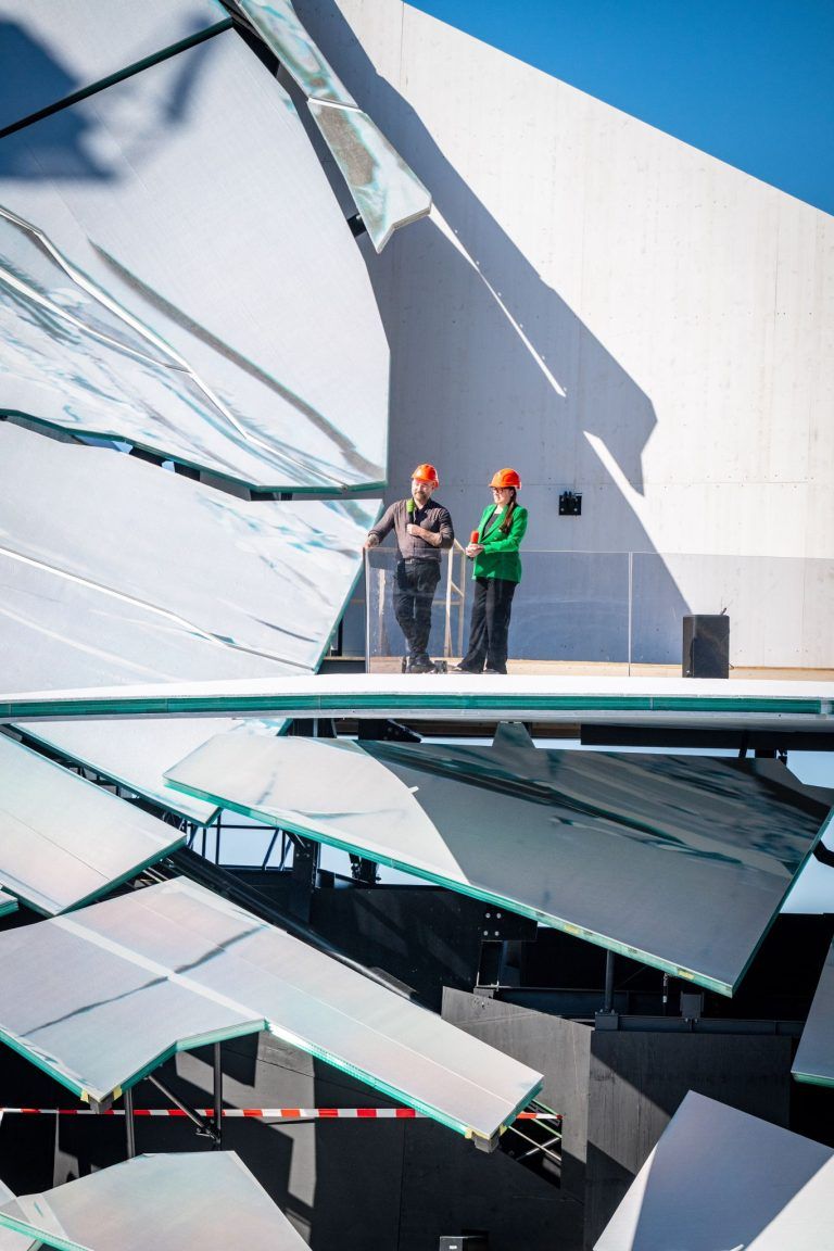 Ein Spiegel als Fenster in Violettas Seele