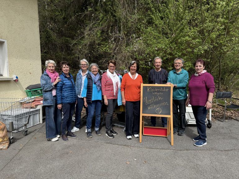 "Um neun Uhr stehen alle vor der Tür" – Warum die Kleiderstube Walgau für viele unverzichtbar ist