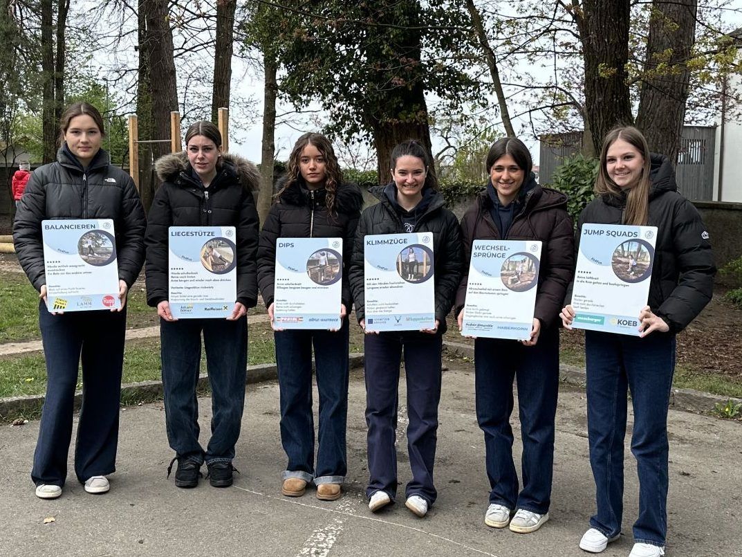 Riedenburg-Schülerinnen installierten Fitnessparcours im Schulpark