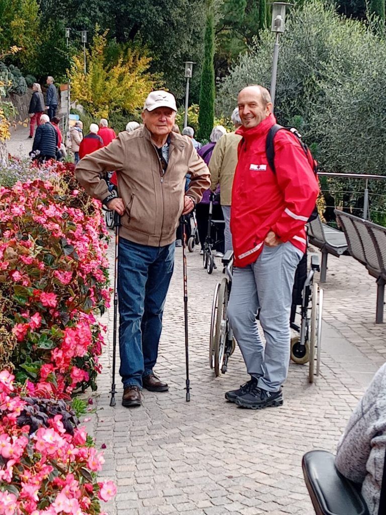 Ein Reisebegleiter zwischen Rollator und Fußballplatz